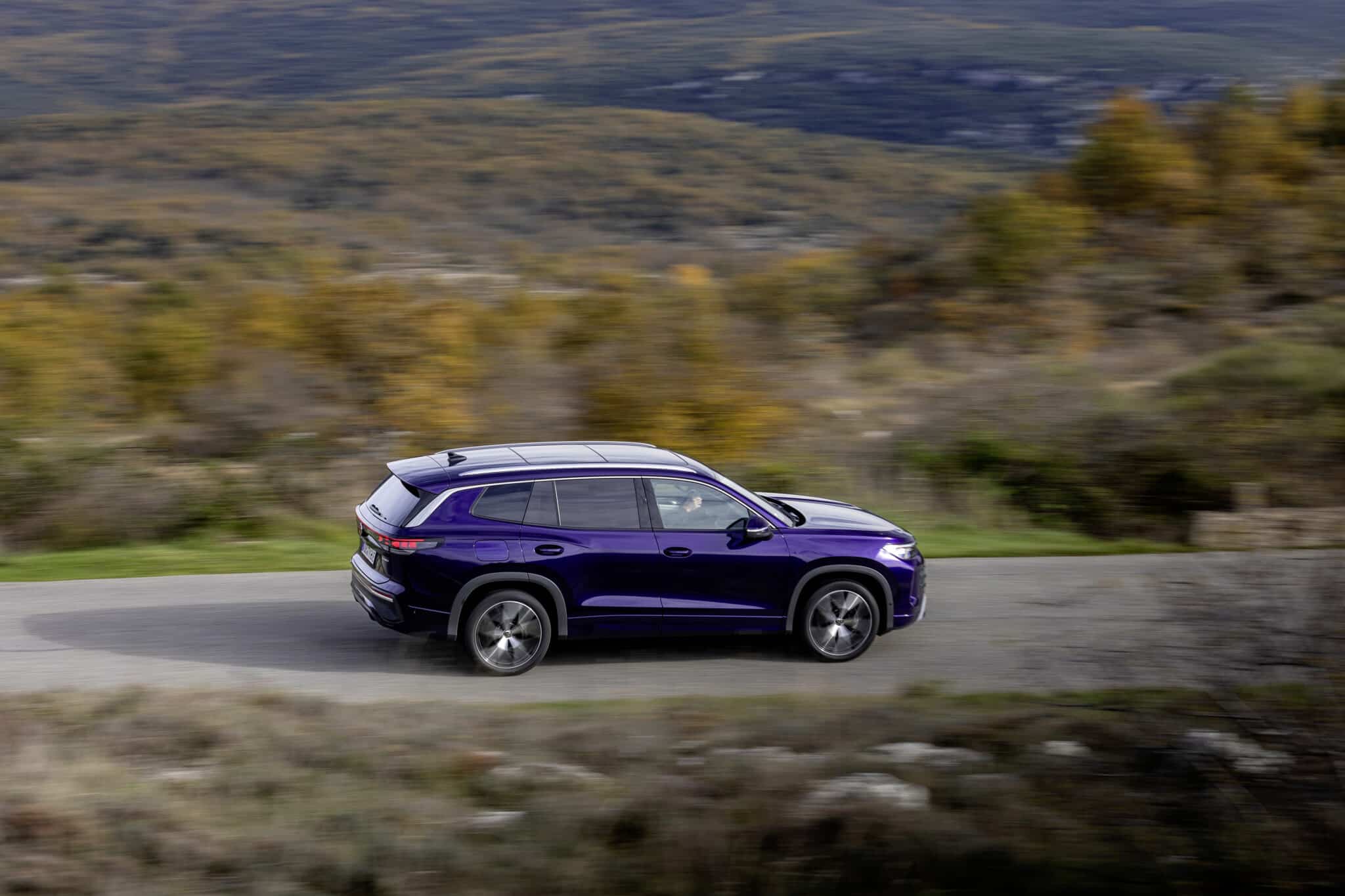 Новият VW Tayron: Седем места, четири задвижващи колела и нула компромиси