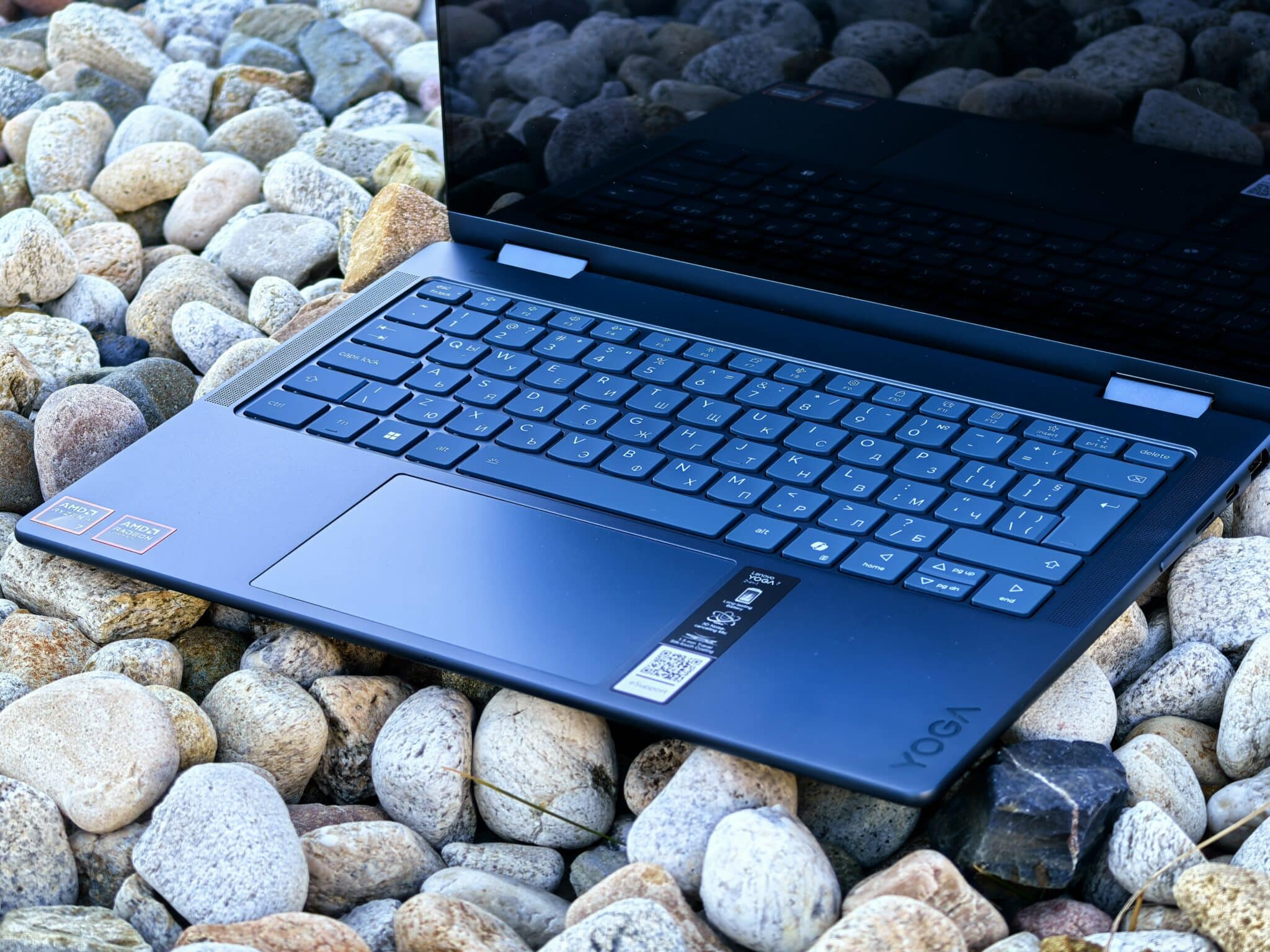 Yoga 7 2-in-1 с Ryzen AI: OLED екран, интелигентна мощ и гъвкавост без компромис