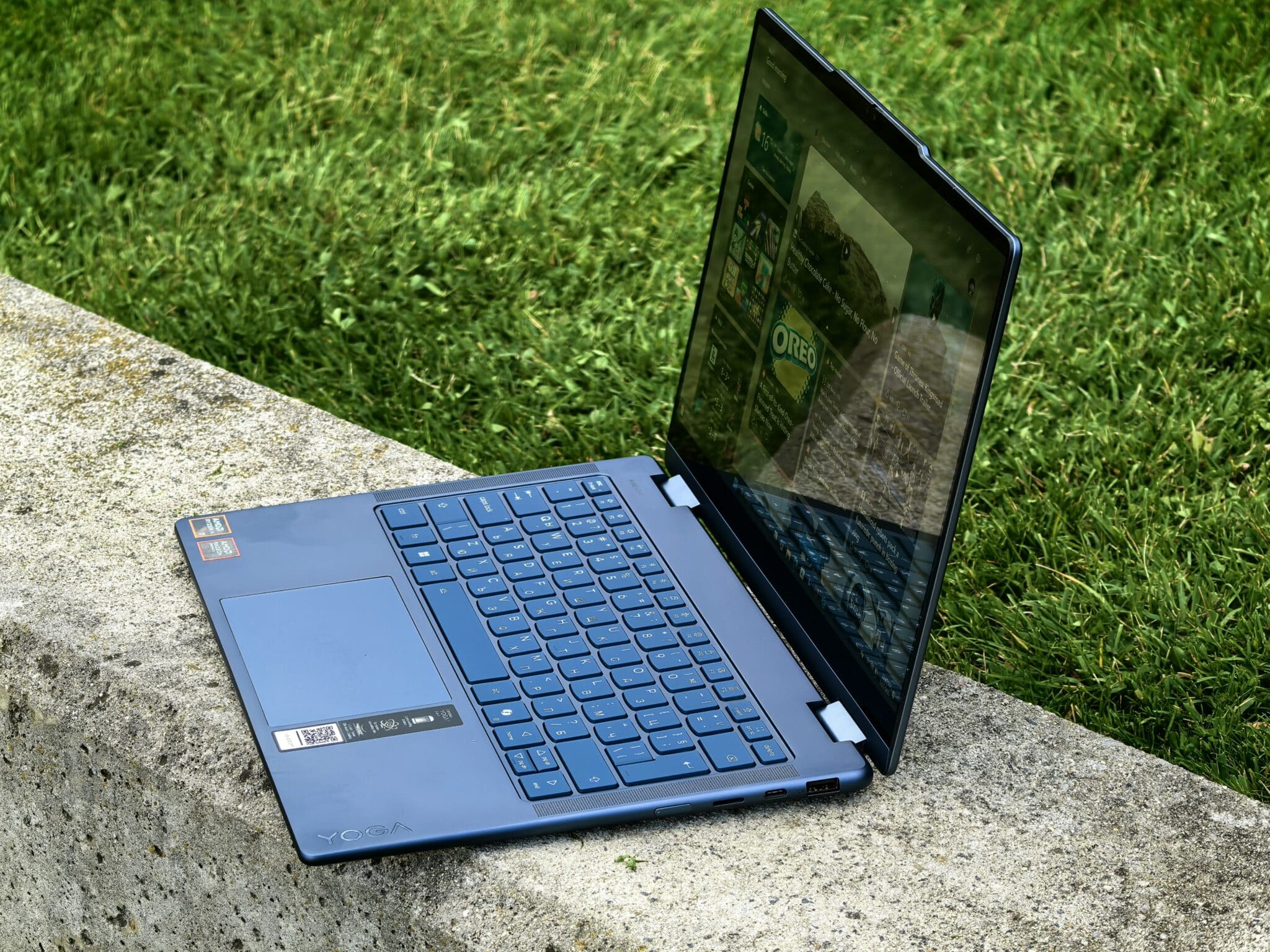 Yoga 7 2-in-1 с Ryzen AI: OLED екран, интелигентна мощ и гъвкавост без компромис
