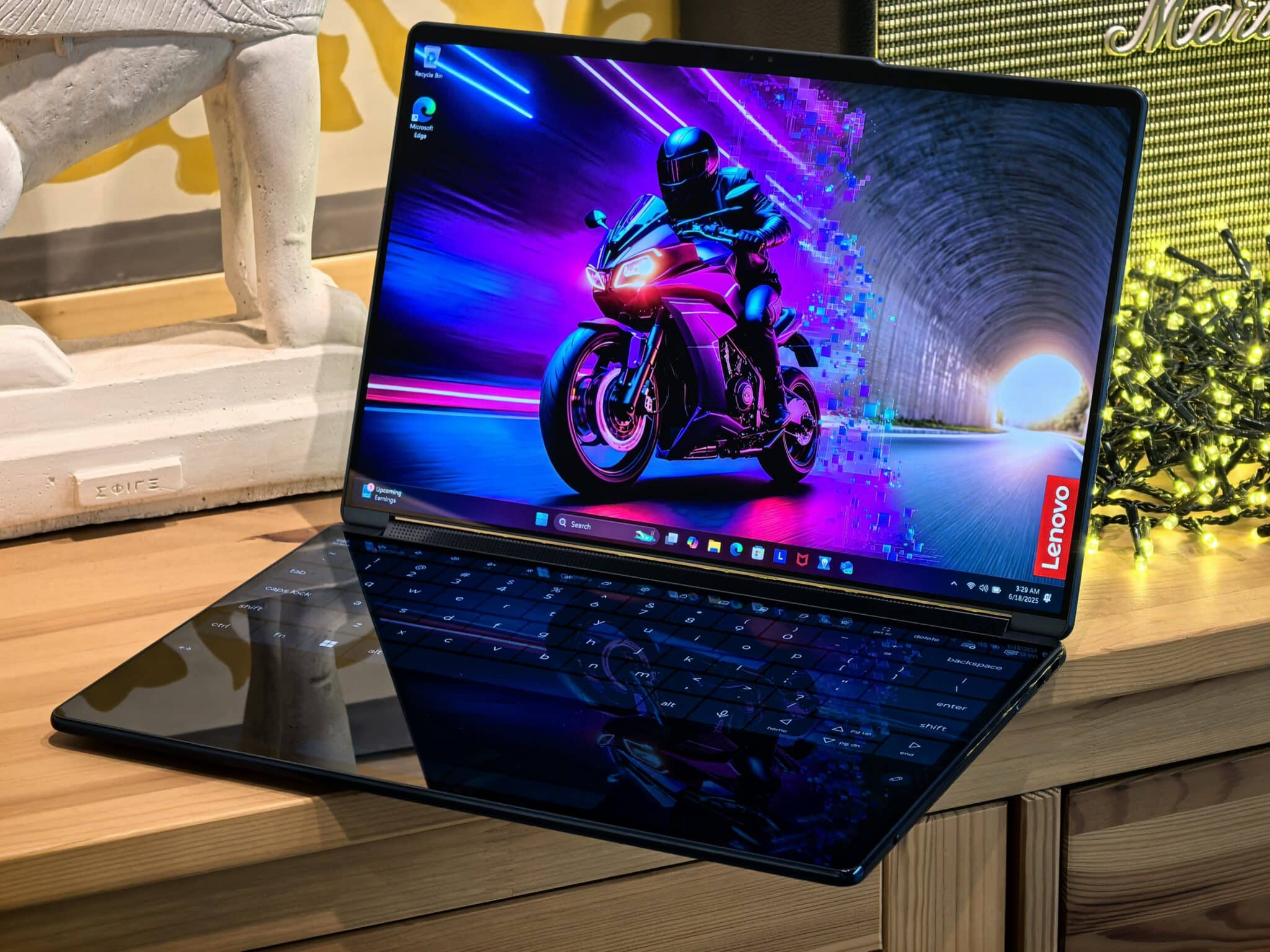 Йога за ума: новото поколение Lenovo Book 9i разтяга границите на възможното