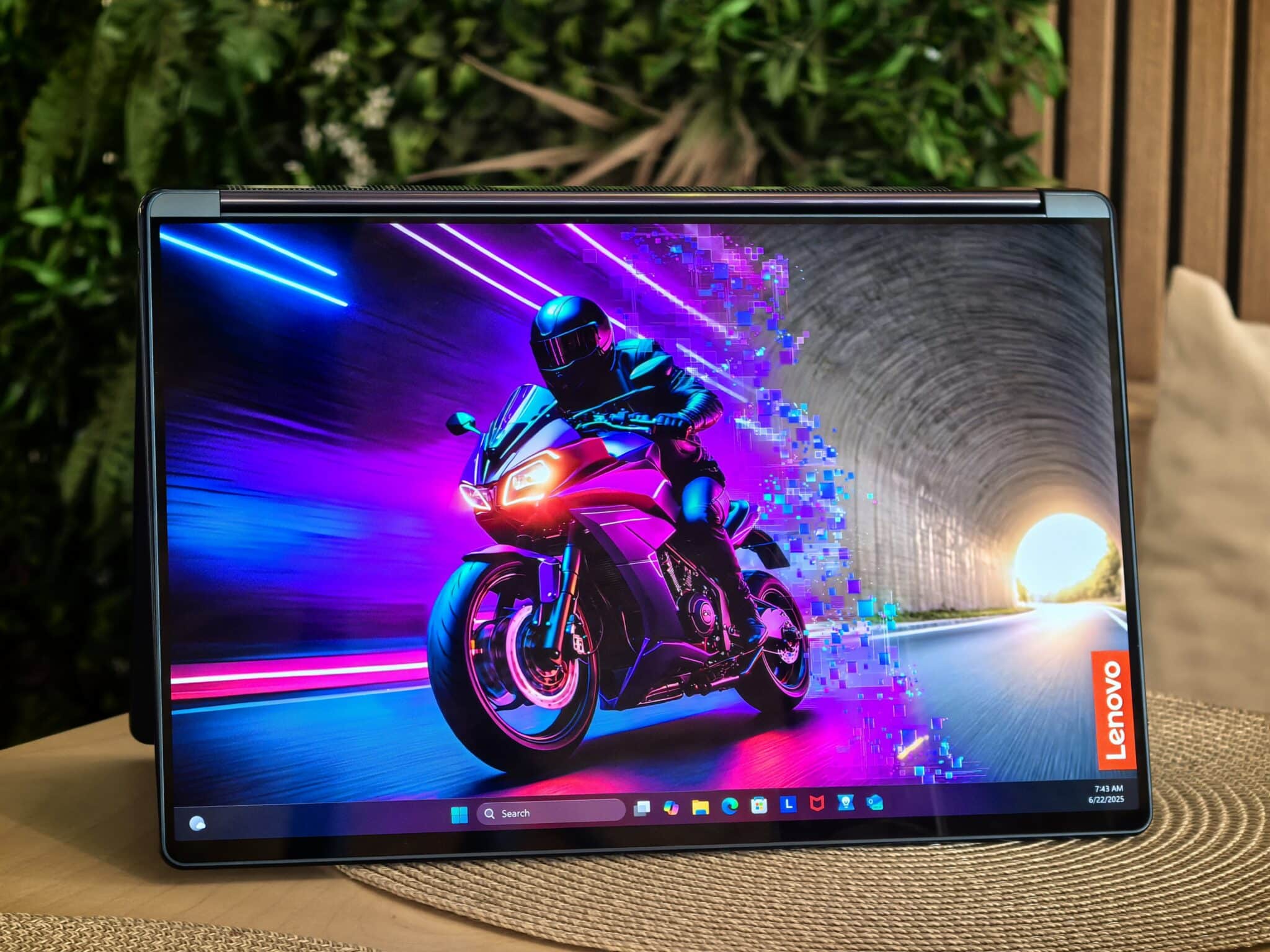 Йога за ума: новото поколение Lenovo Book 9i разтяга границите на възможното