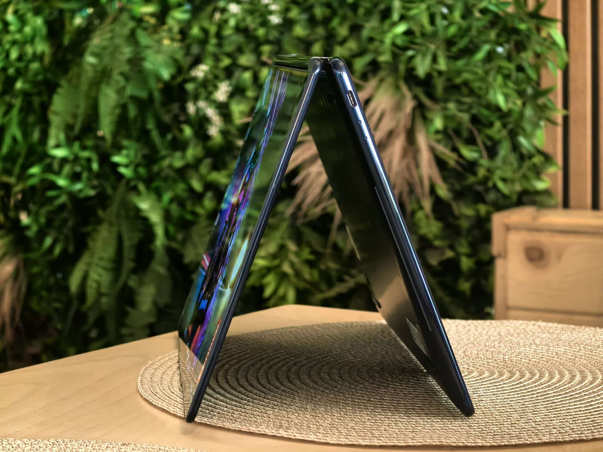Йога за ума: новото поколение Lenovo Book 9i разтяга границите на възможното