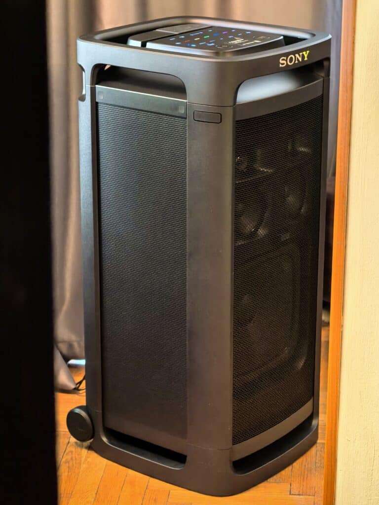Sony ULT Tower 9AC: Парти звярът, който можеш да изведеш навън