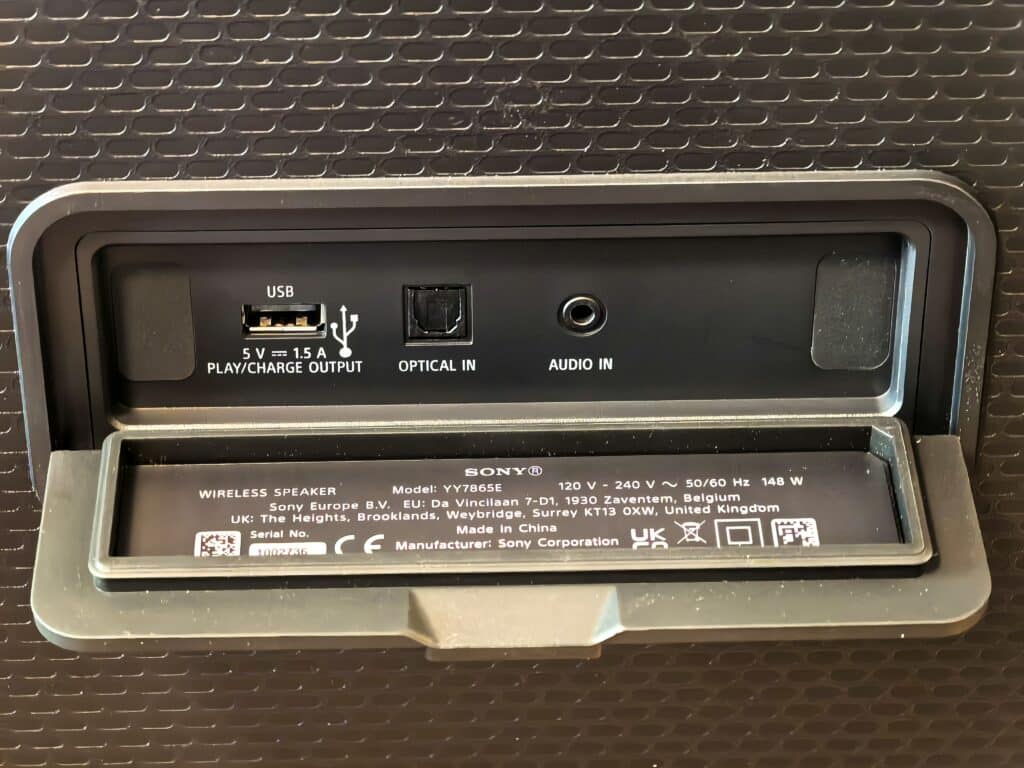 Sony ULT Tower 9AC: Парти звярът, който можеш да изведеш навън