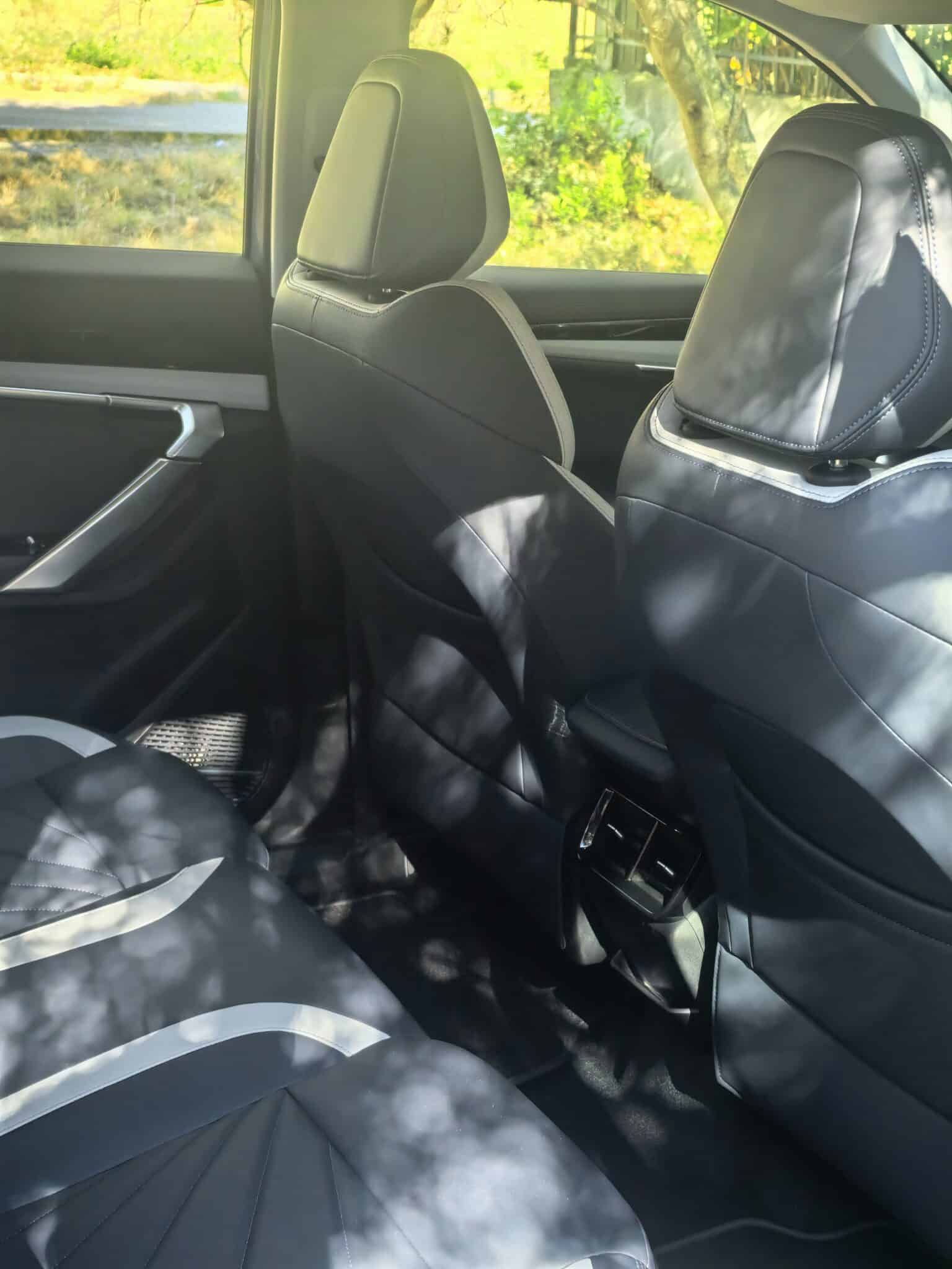 Geely Starray: Изгряваща звезда от Китай, която мисли като смартфон, уверено влиза в завоите, владее магистралата и се движи с лекота в града