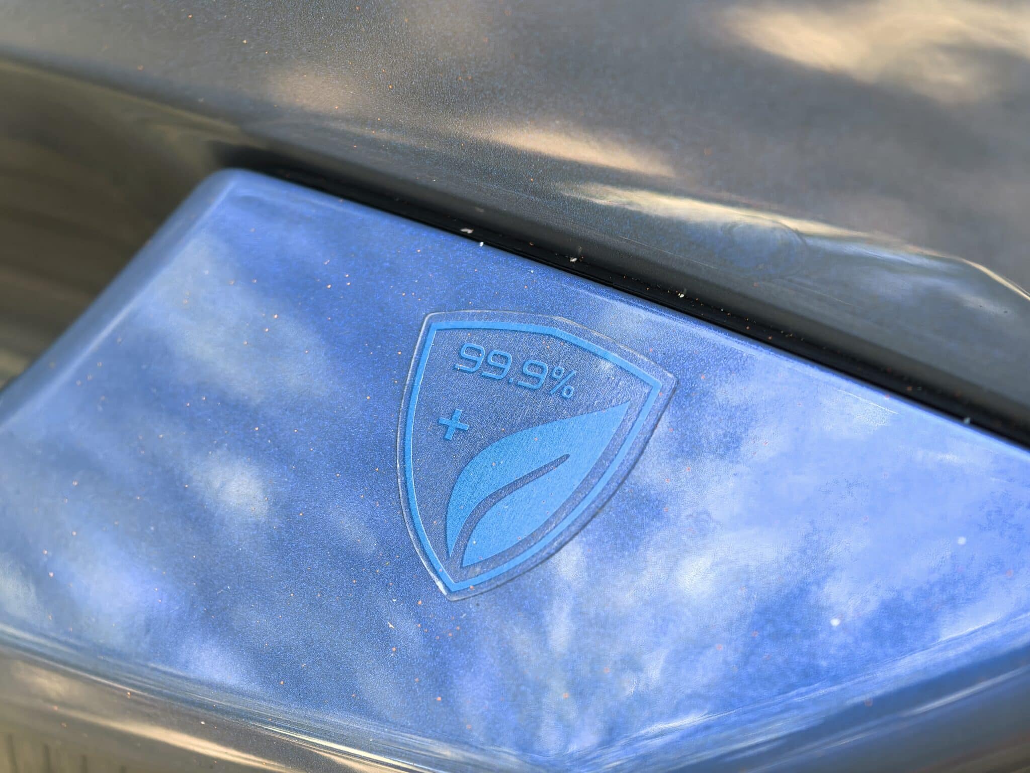 Geely Starray: Изгряваща звезда от Китай, която мисли като смартфон, уверено влиза в завоите, владее магистралата и се движи с лекота в града