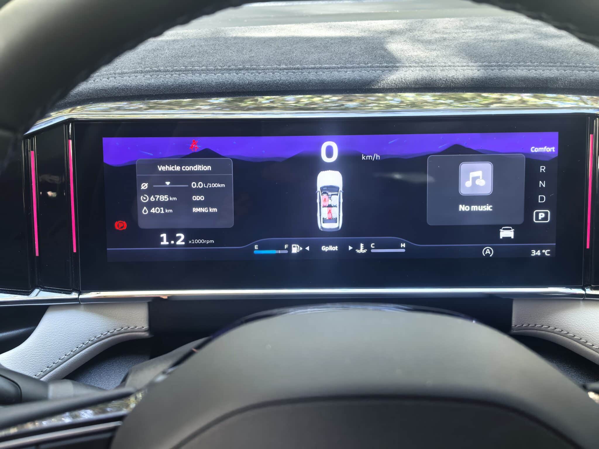 Geely Starray: Изгряваща звезда от Китай, която мисли като смартфон, уверено влиза в завоите, владее магистралата и се движи с лекота в града