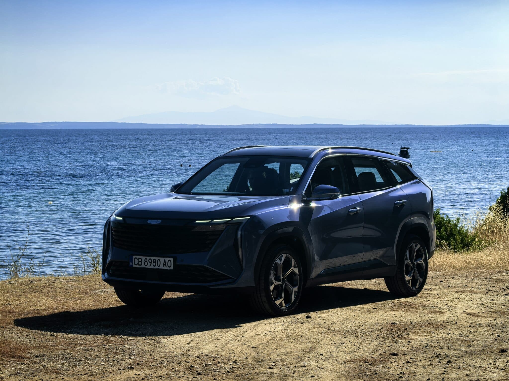 Geely Starray: Изгряваща звезда от Китай, която мисли като смартфон, уверено влиза в завоите, владее магистралата и се движи с лекота в града