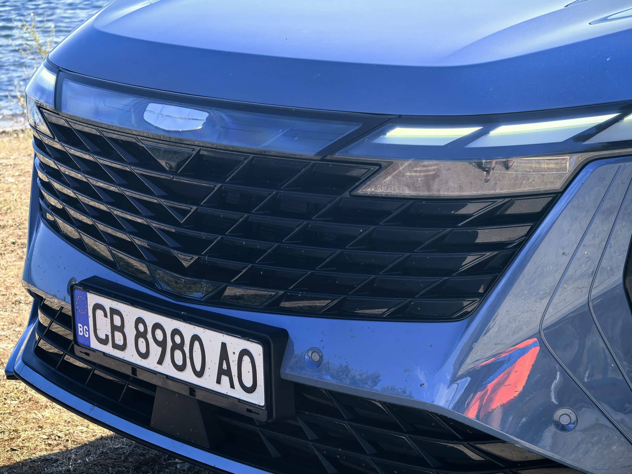Geely Starray: Изгряваща звезда от Китай, която мисли като смартфон, уверено влиза в завоите, владее магистралата и се движи с лекота в града