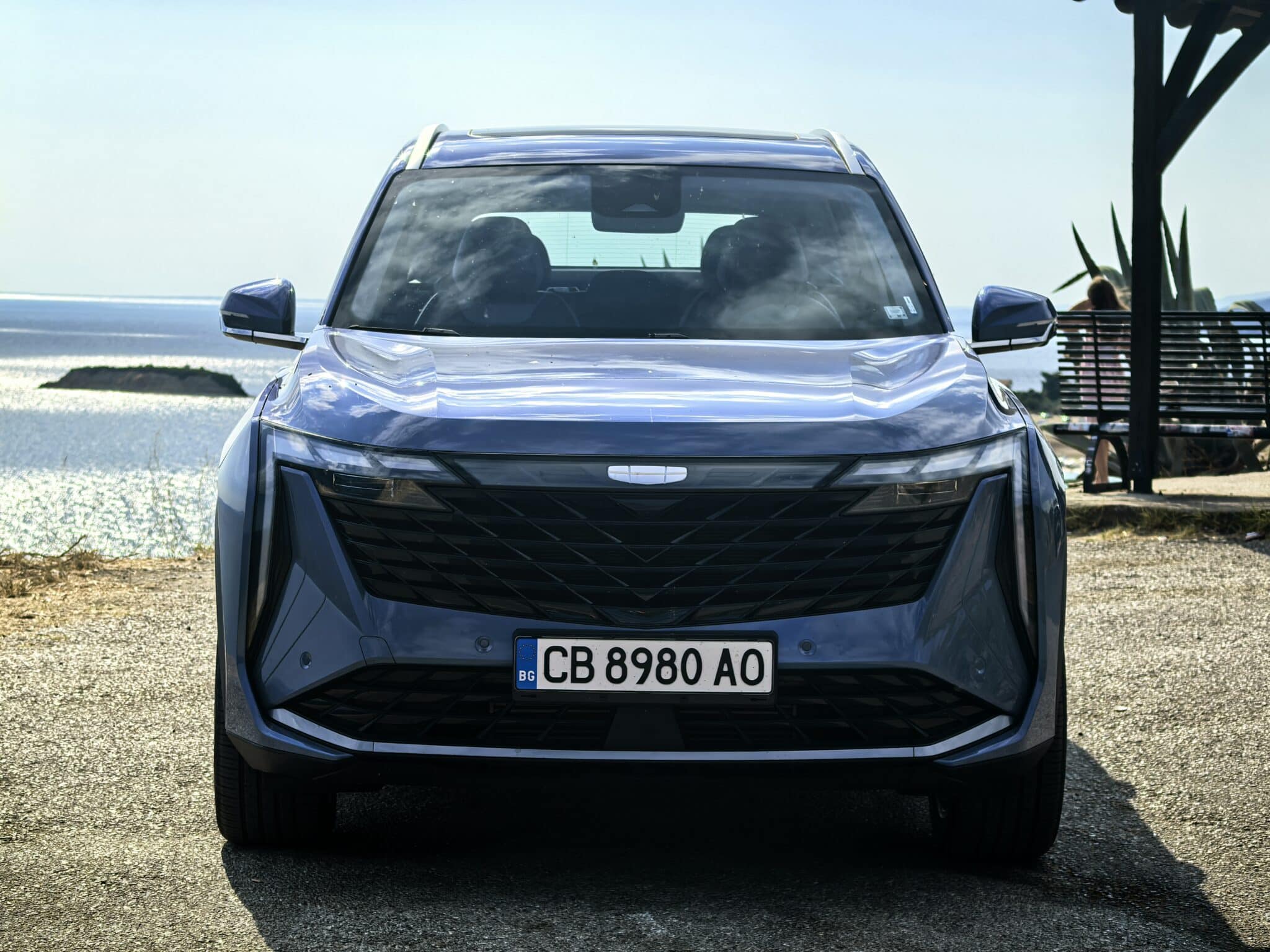 Geely Starray: Изгряваща звезда от Китай, която мисли като смартфон, уверено влиза в завоите, владее магистралата и се движи с лекота в града