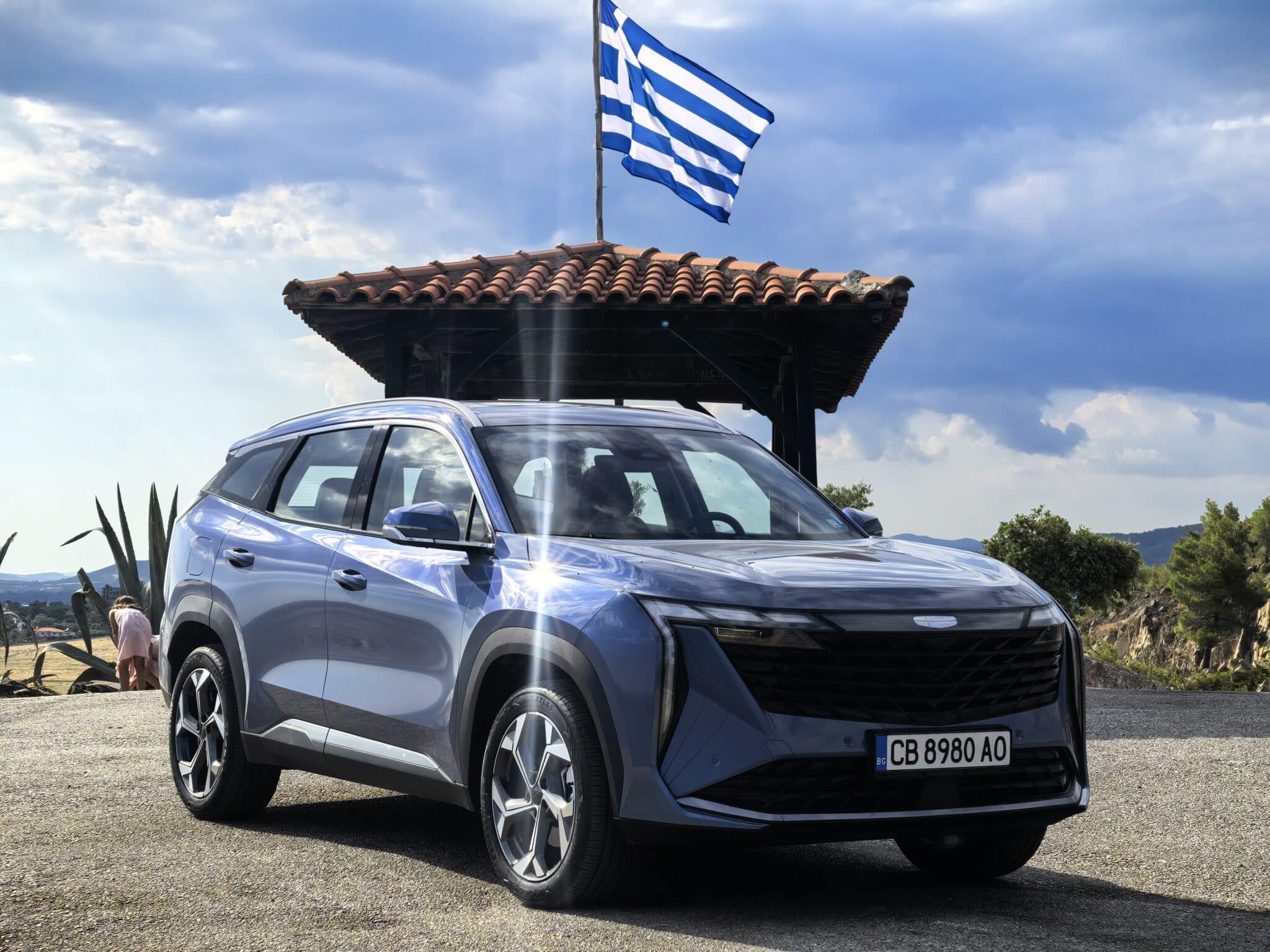 Geely Starray: Изгряваща звезда от Китай, която мисли като смартфон, уверено влиза в завоите, владее магистралата и се движи с лекота в града
