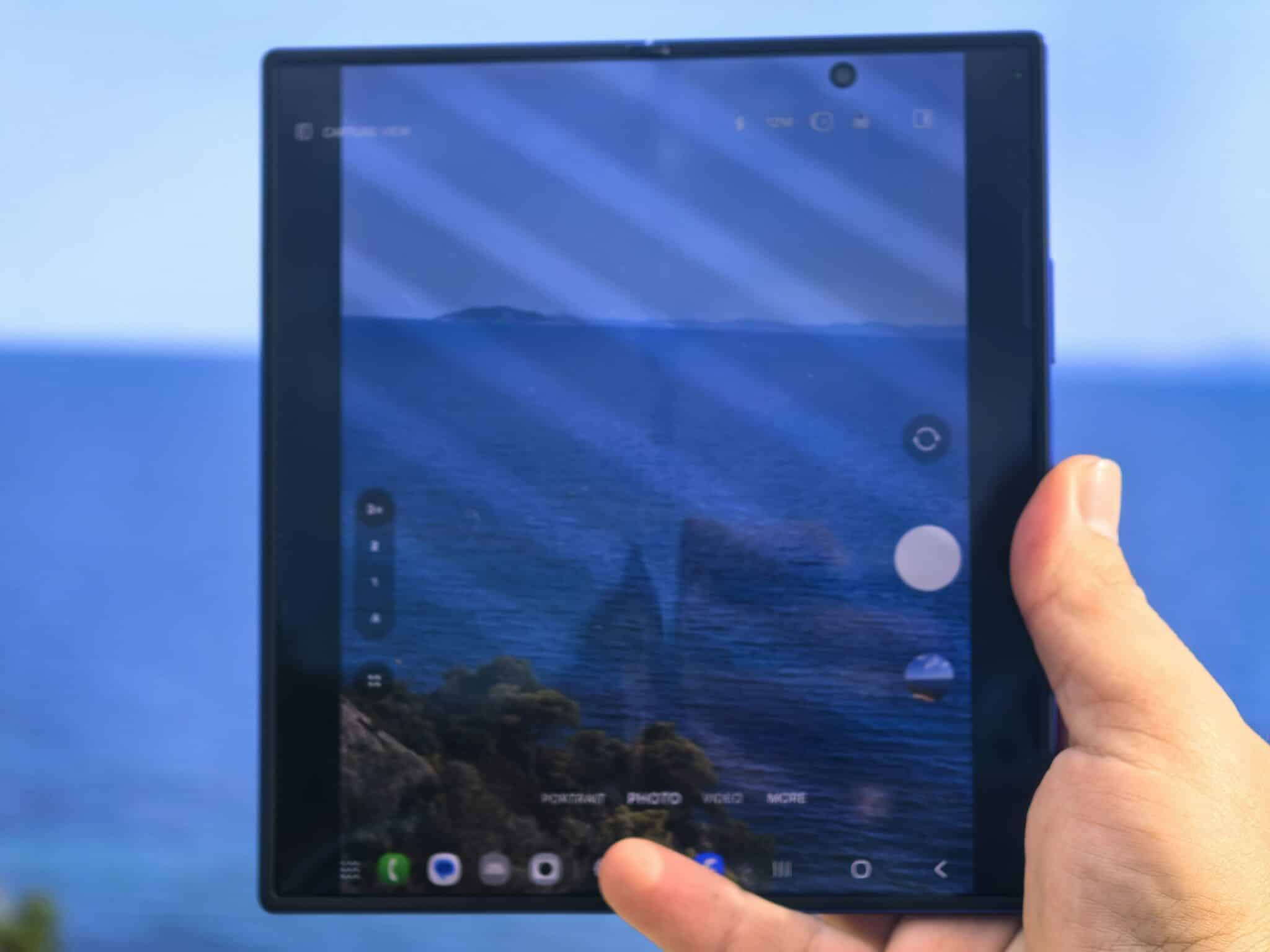 Samsung Galaxy Z Fold7: Тънък като идея, мощен като вселена