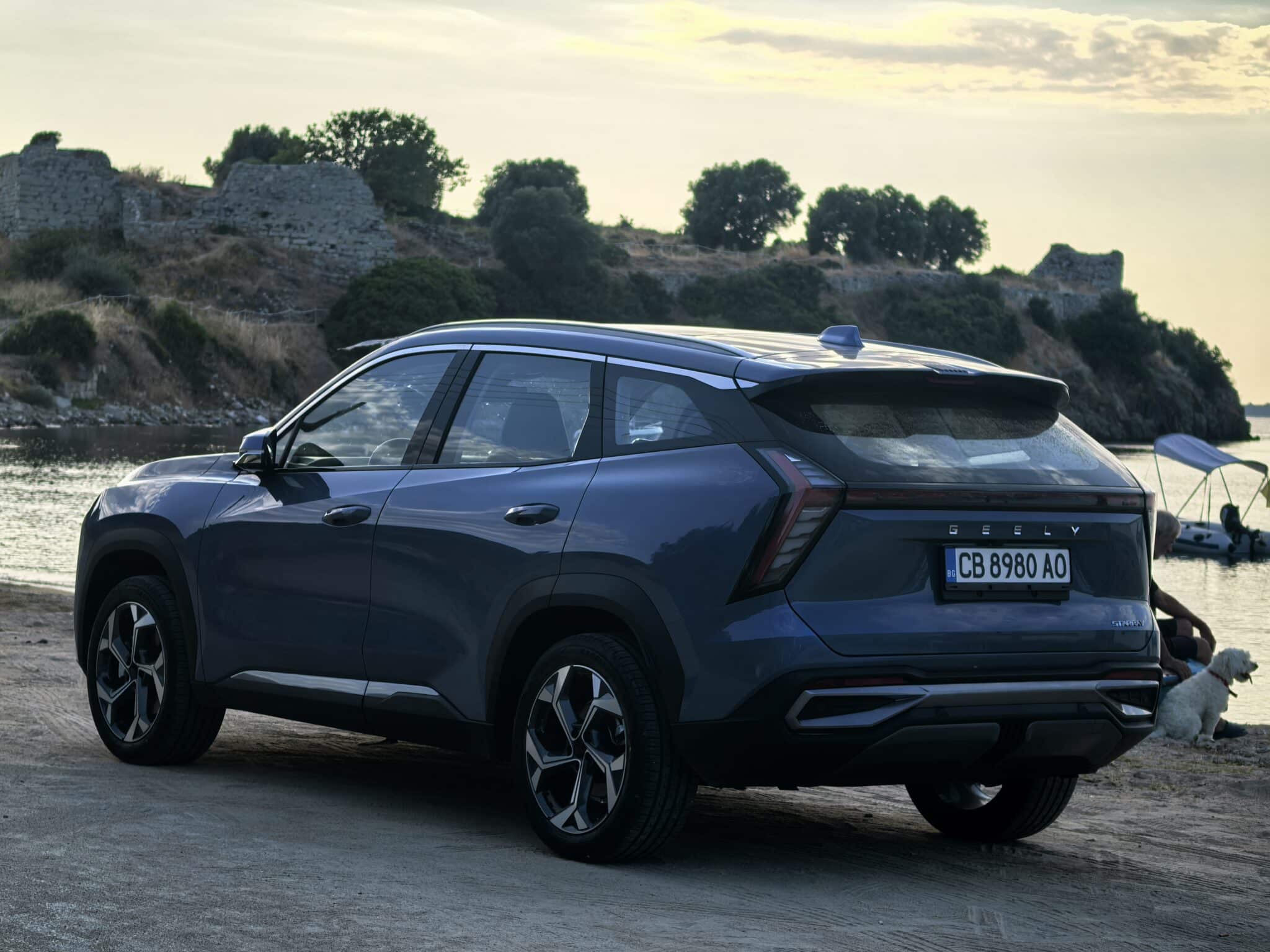Geely Starray: Изгряваща звезда от Китай, която мисли като смартфон, уверено влиза в завоите, владее магистралата и се движи с лекота в града