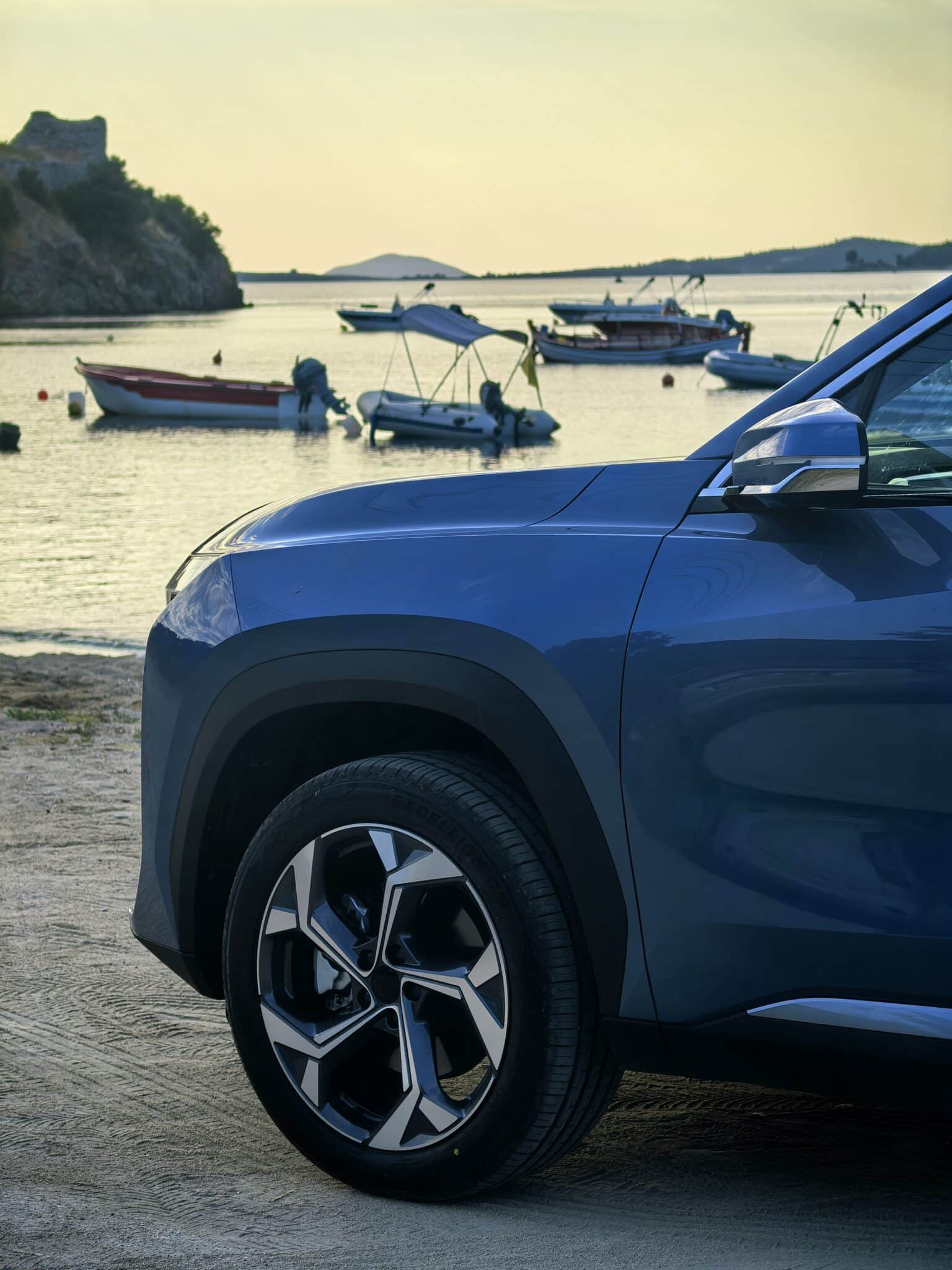 Geely Starray: Изгряваща звезда от Китай, която мисли като смартфон, уверено влиза в завоите, владее магистралата и се движи с лекота в града
