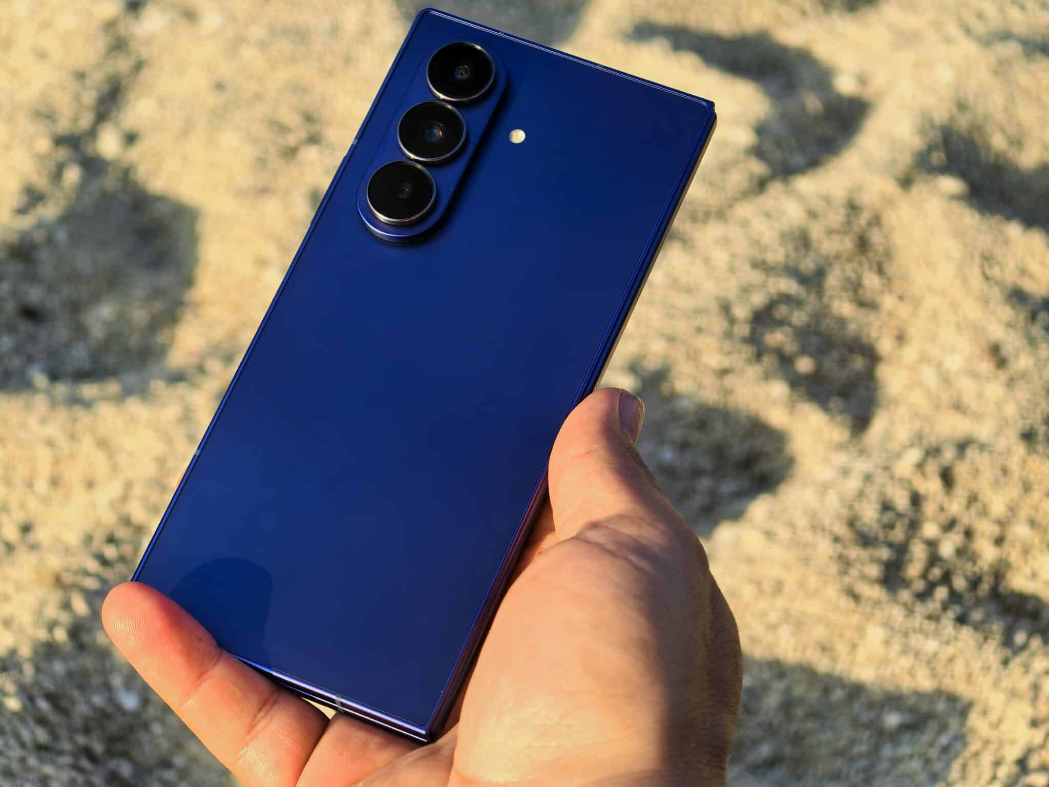 Samsung Galaxy Z Fold7: Тънък като идея, мощен като вселена
