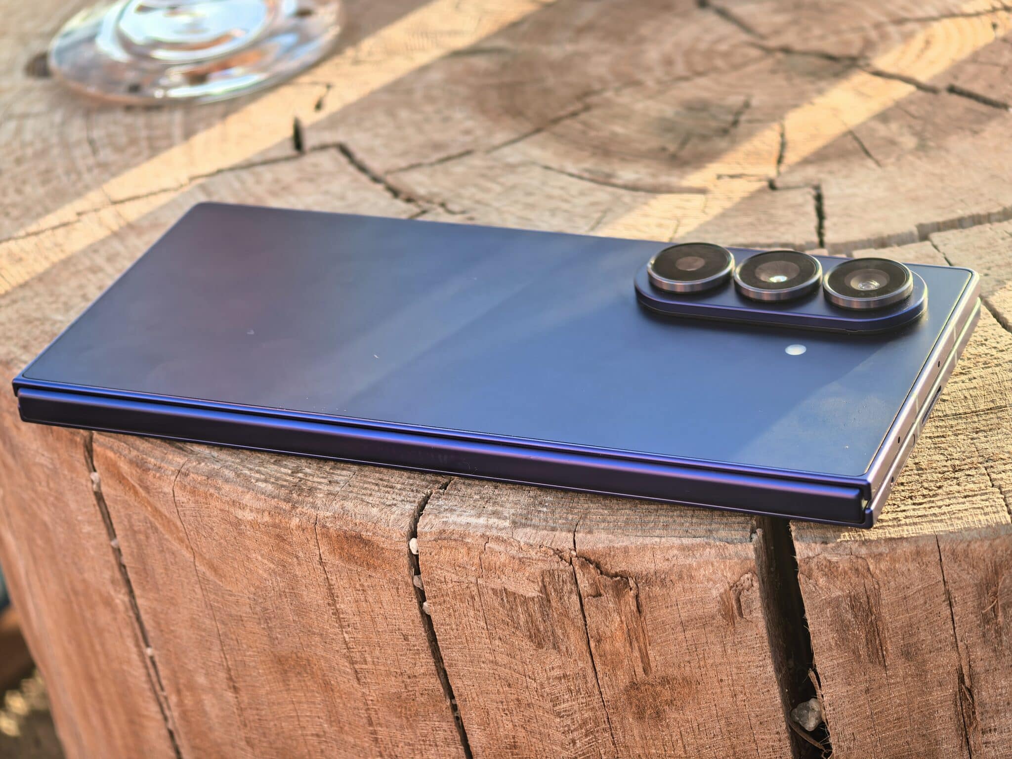 Samsung Galaxy Z Fold7: Тънък като идея, мощен като вселена