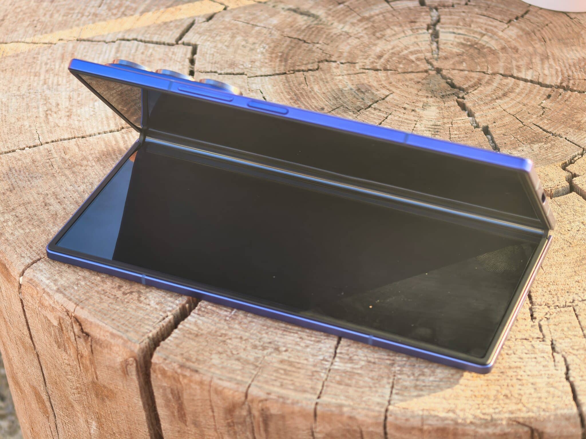 Samsung Galaxy Z Fold7: Тънък като идея, мощен като вселена