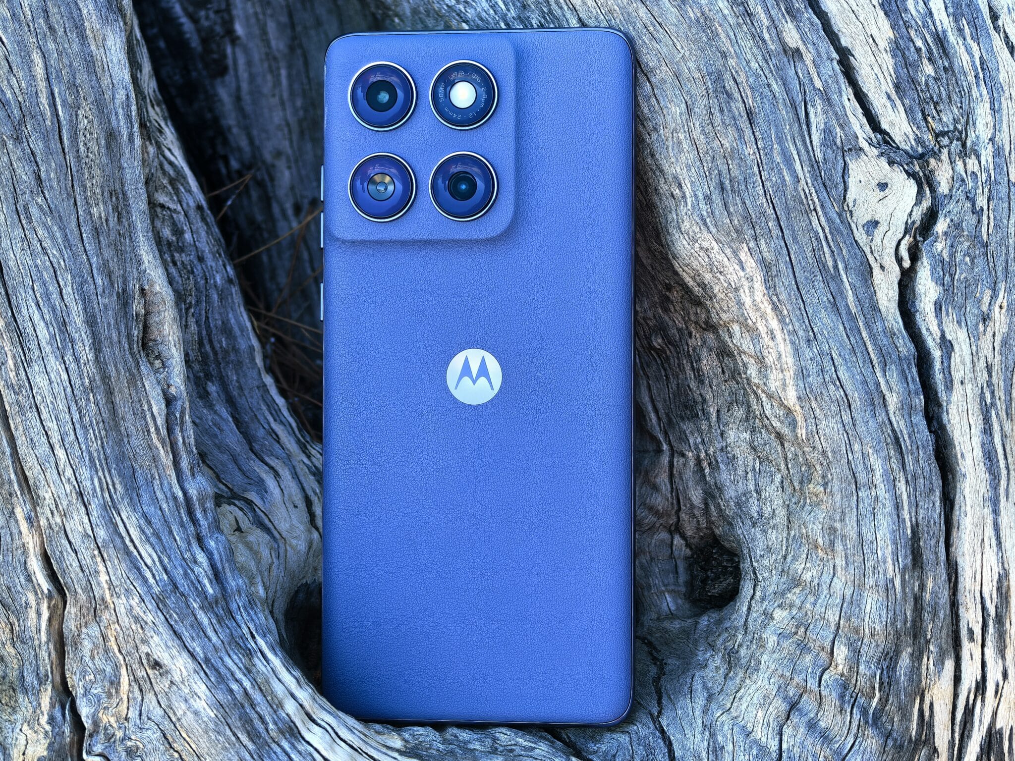 Motorola Edge 60 Fusion – джобният бунтар на 2025 година