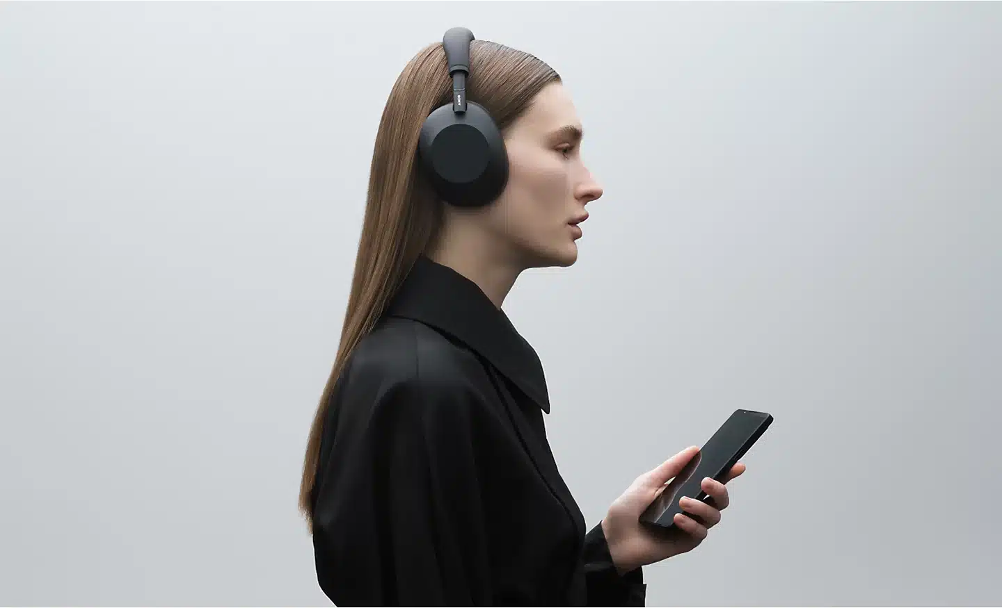 Sony WH-1000XM6 – когато технологията не само се чува, а се усеща