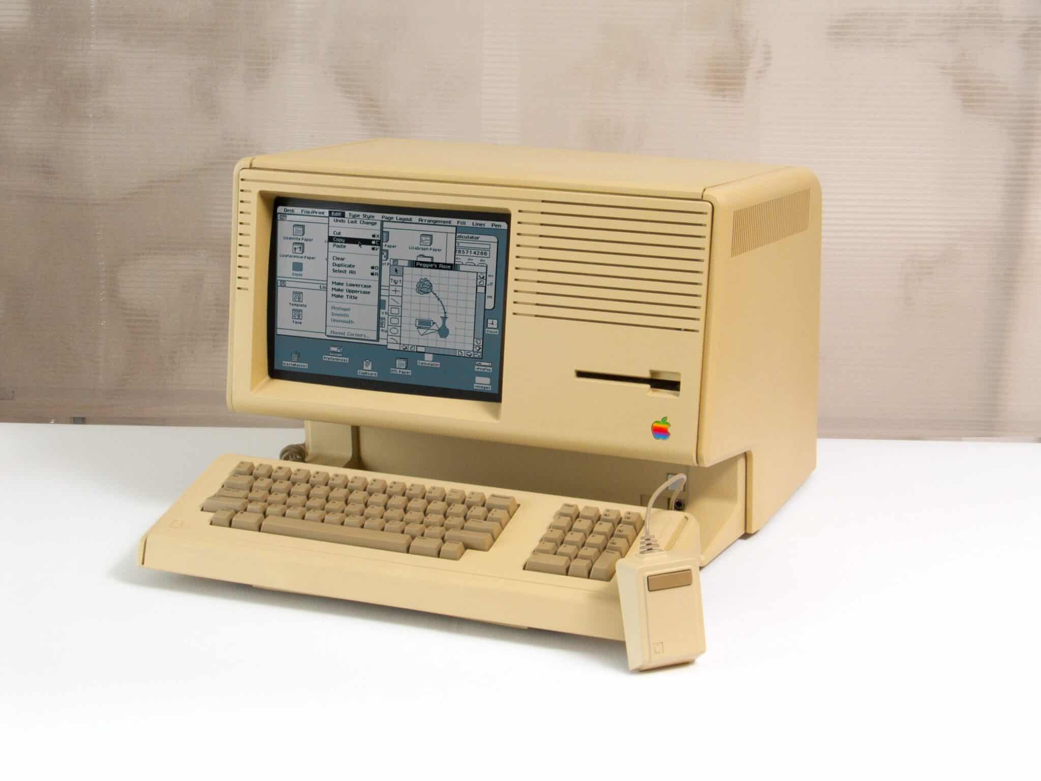 Компютърът Apple Lisa от 1983 година е пресъздаден в браузър версия до най-малкия детайл