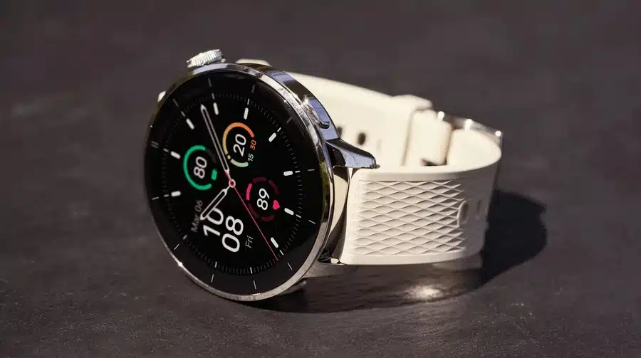 OnePlus пусна по-малка версия на часовника Watch 3 за 9 и слушалките Buds 4 за 9