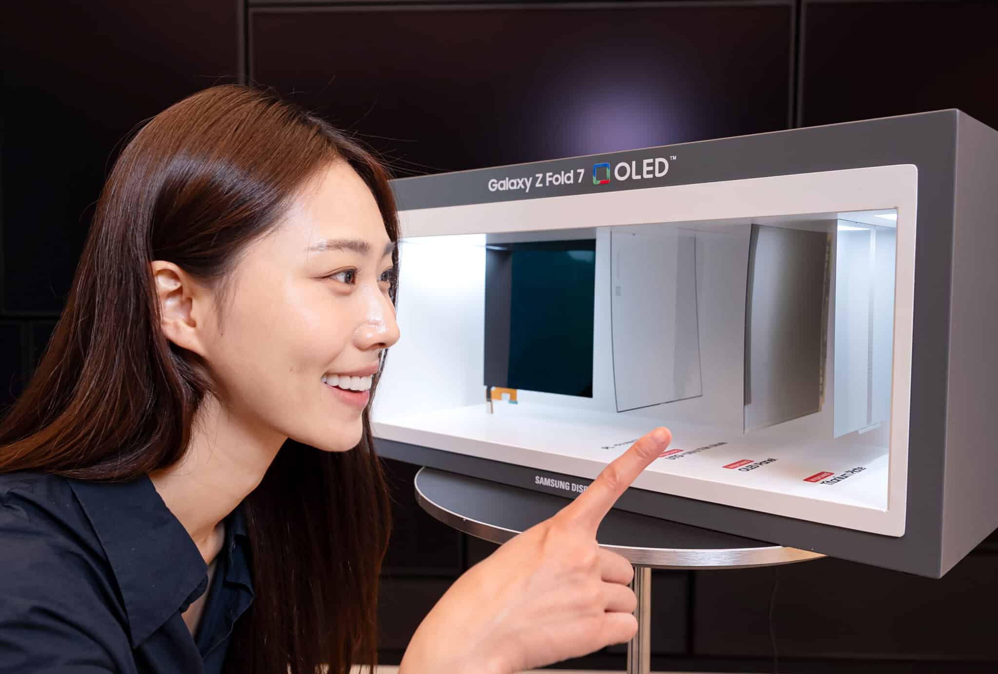 Samsung е подсилила дисплея на Galaxy Z Fold7 – той ще издържи 2,5 пъти повече сгъвания, отколкото Galaxy Z Fold6