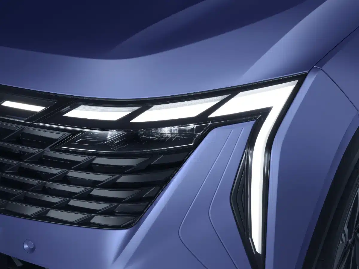 Geely Starray: Изгряваща звезда от Китай, която мисли като смартфон, уверено влиза в завоите, владее магистралата и се движи с лекота в града