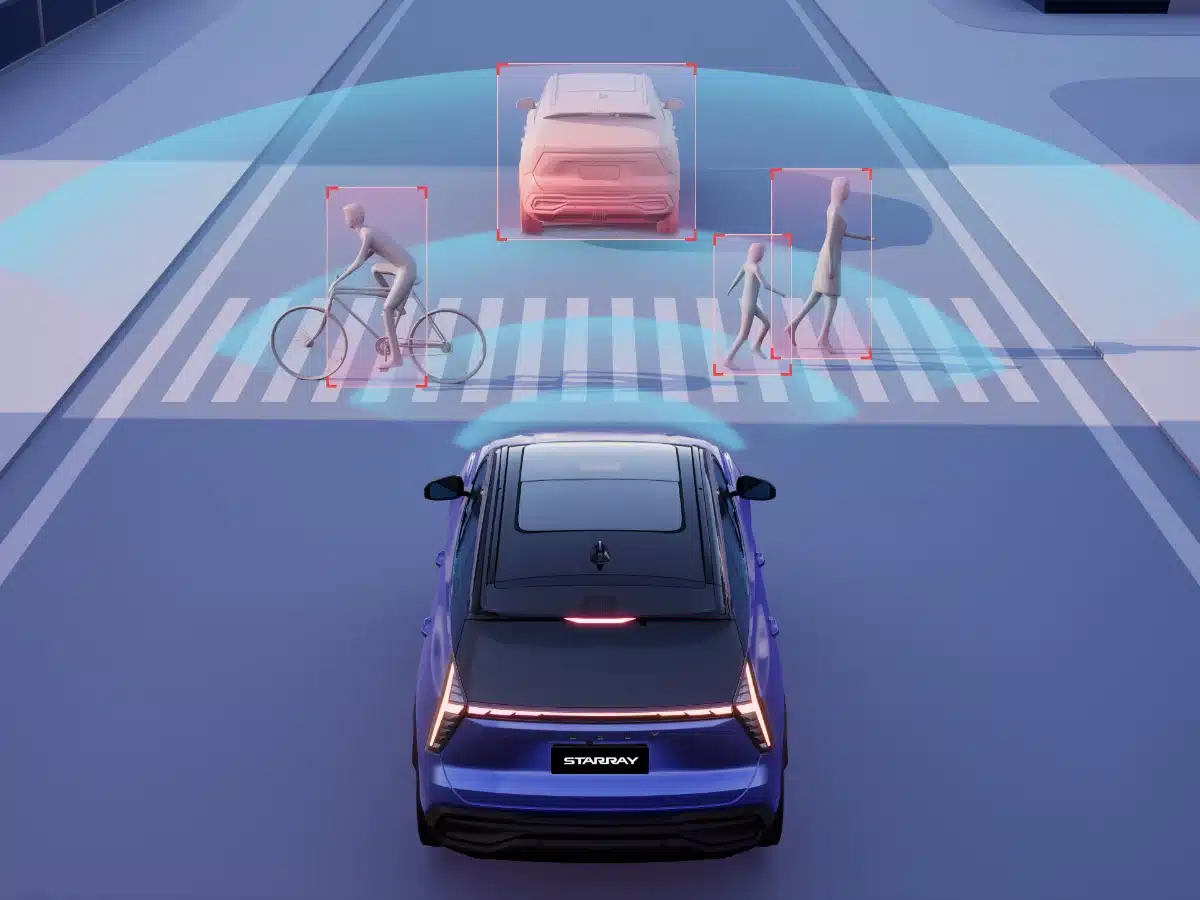Geely Starray: Изгряваща звезда от Китай, която мисли като смартфон, уверено влиза в завоите, владее магистралата и се движи с лекота в града