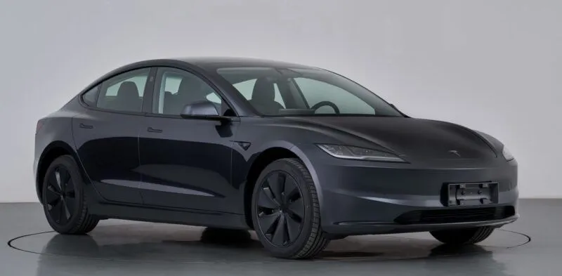 Tesla показа триредовите Model YL и Model 3+ с увеличен пробег, които ще бъдат пуснати на пазара до септември