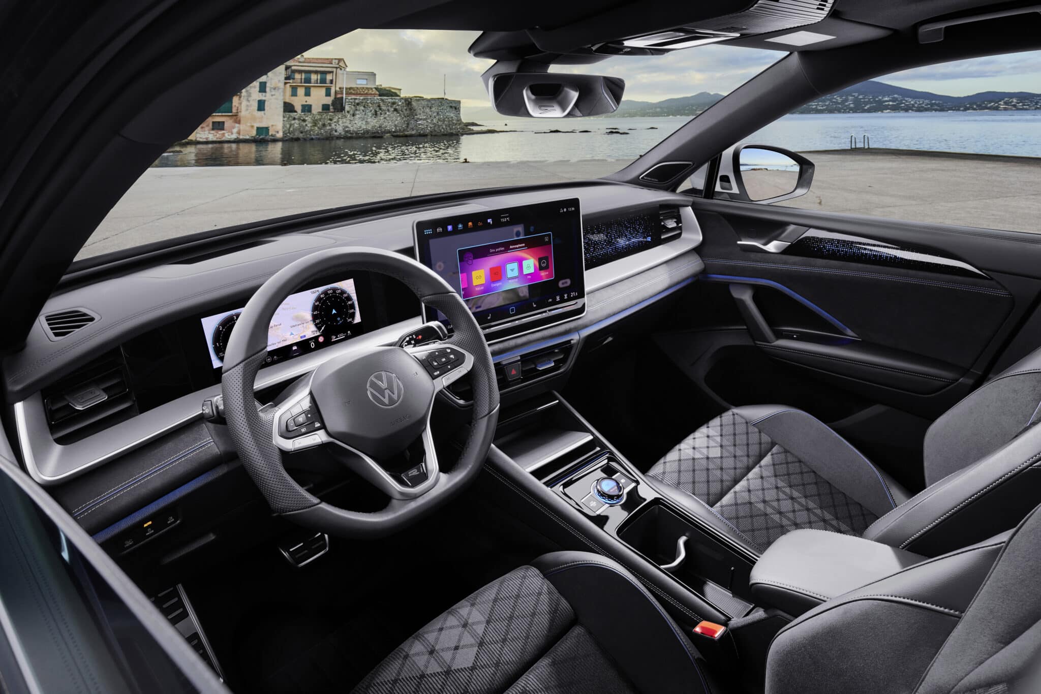 Новият VW Tayron: Седем места, четири задвижващи колела и нула компромиси