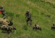 70-килограмови убийци на четири крака. Китай представи армия от бойни роботи