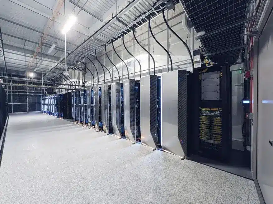 Tesla прекратява проекта за суперкомпютъра Dojo и променя стратегията за разработване на изкуствен интелект