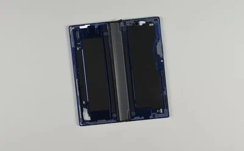 Разглобяването е възможно, но ремонтът – почти невъзможен: Galaxy Z Fold7 получи само 3 от 10 точки от iFixit