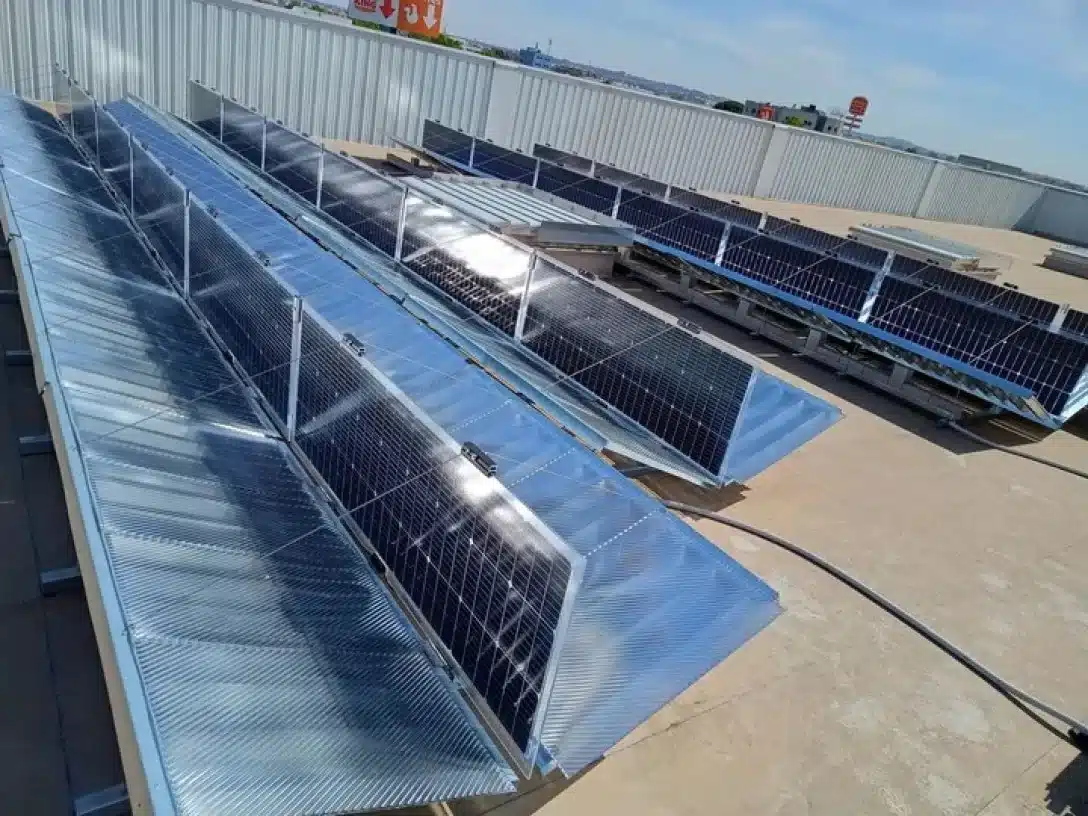 Създадоха невероятно мощен 620W соларен панел: Може да работи „без светлина“