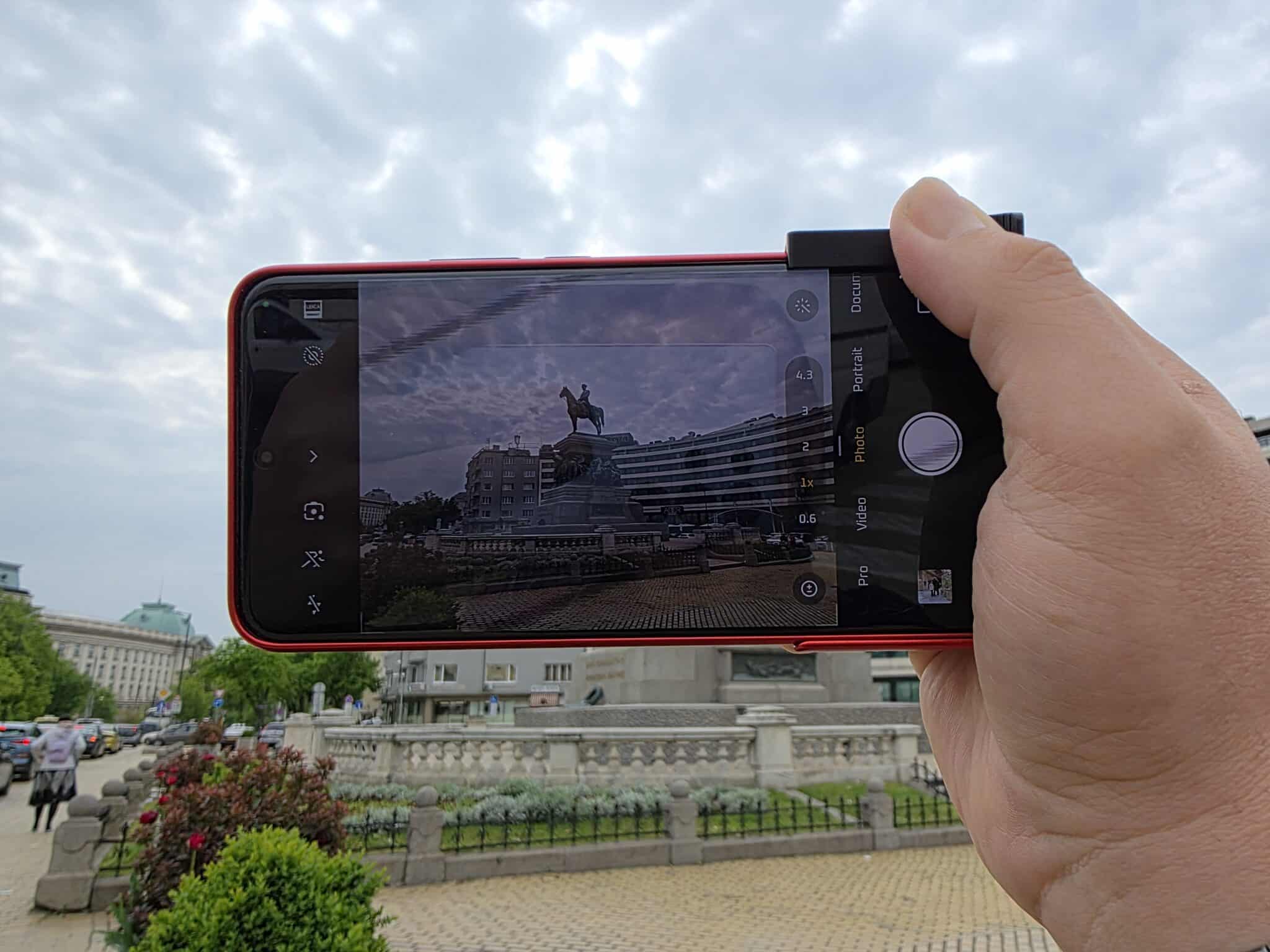 Мобилна фотография с пръст на спусъка: Xiaomi 15 Ultra и неговият професионален кит