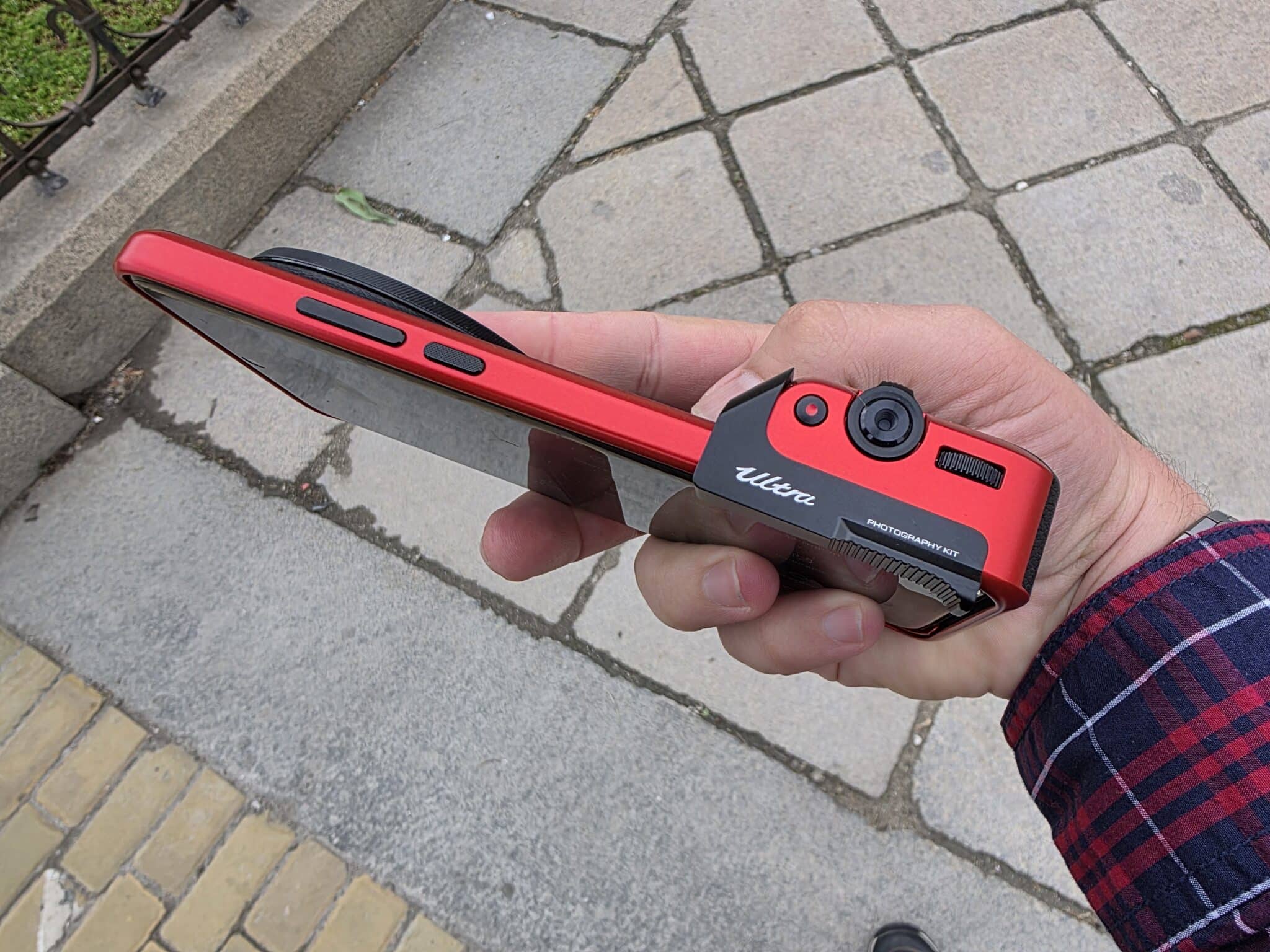 Мобилна фотография с пръст на спусъка: Xiaomi 15 Ultra и неговият професионален кит