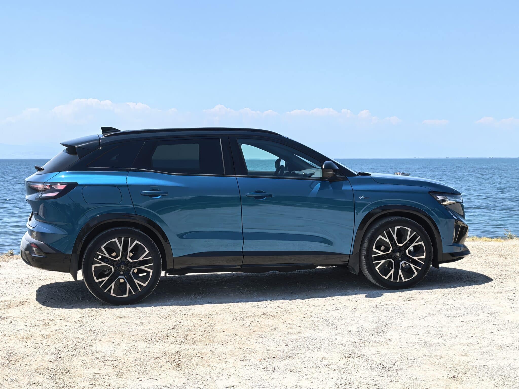 Renault Austral: Блус на четири колела с френска душа