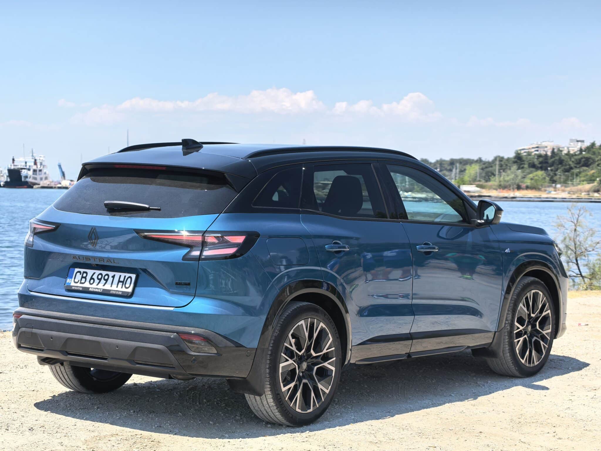 Renault Austral: Блус на четири колела с френска душа