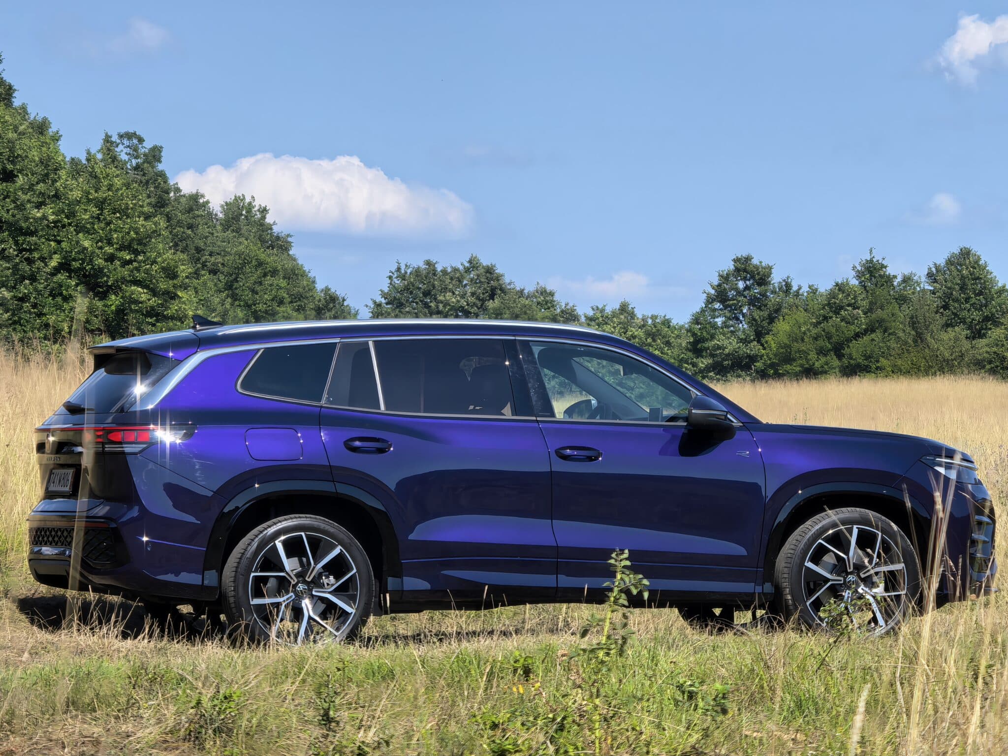 Новият VW Tayron: Седем места, четири задвижващи колела и нула компромиси