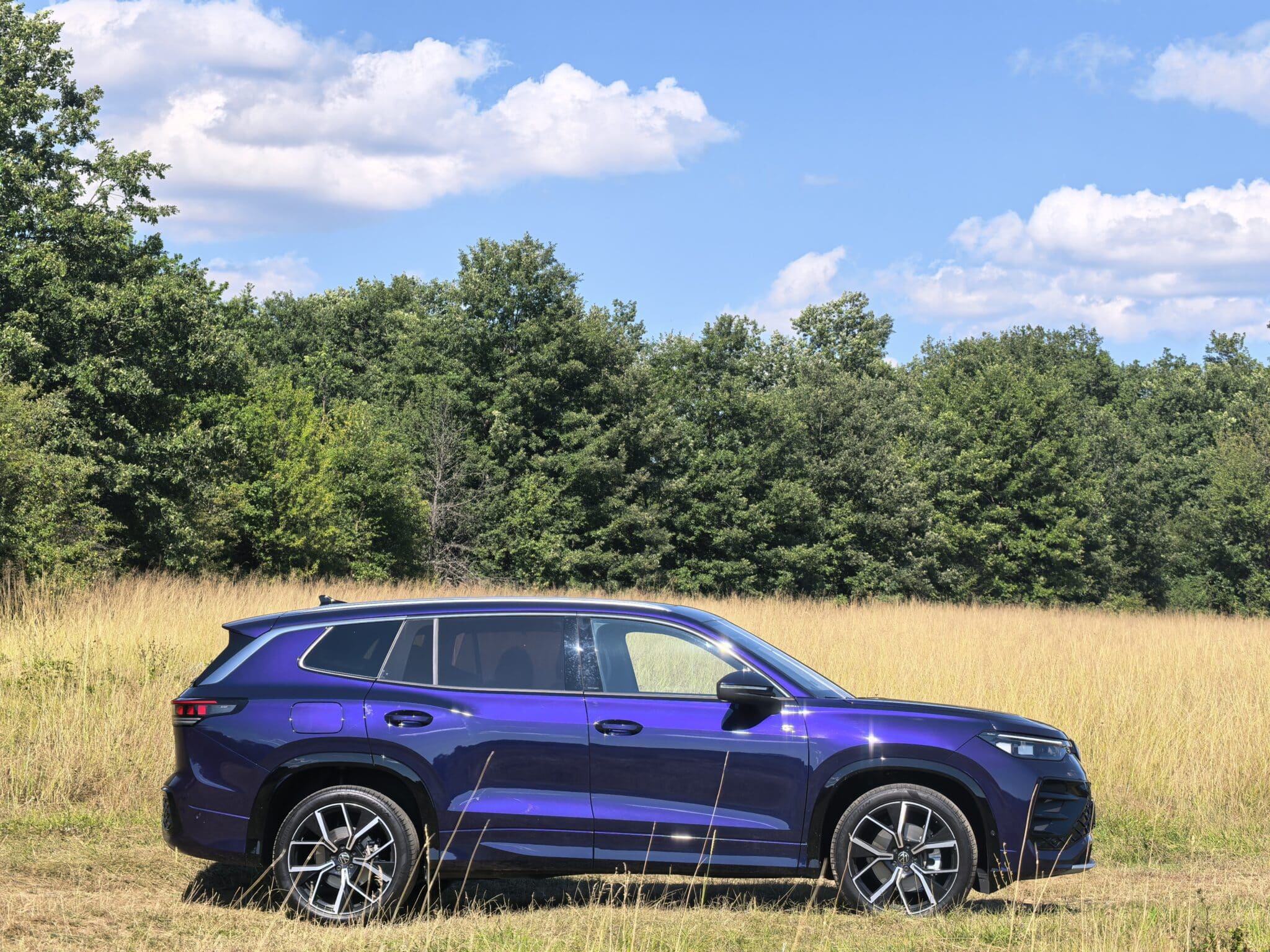 Новият VW Tayron: Седем места, четири задвижващи колела и нула компромиси
