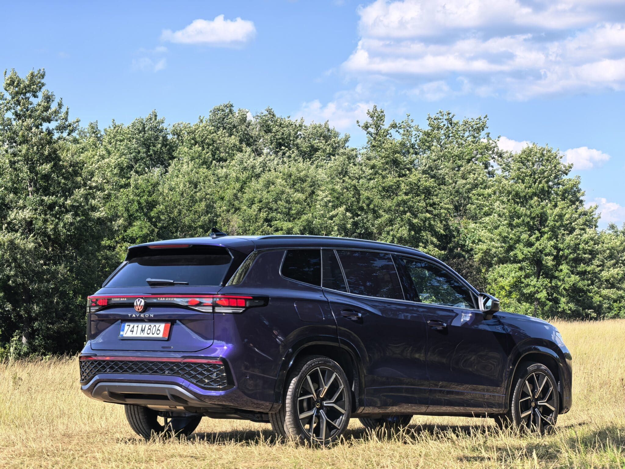 Новият VW Tayron: Седем места, четири задвижващи колела и нула компромиси