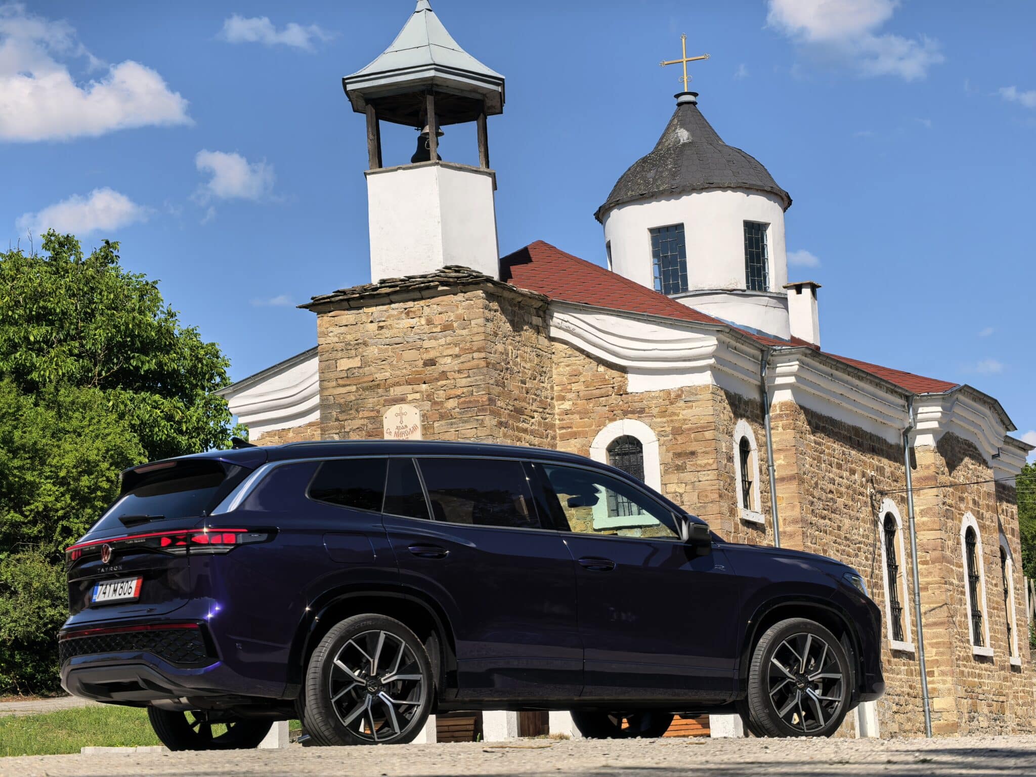 Новият VW Tayron: Седем места, четири задвижващи колела и нула компромиси