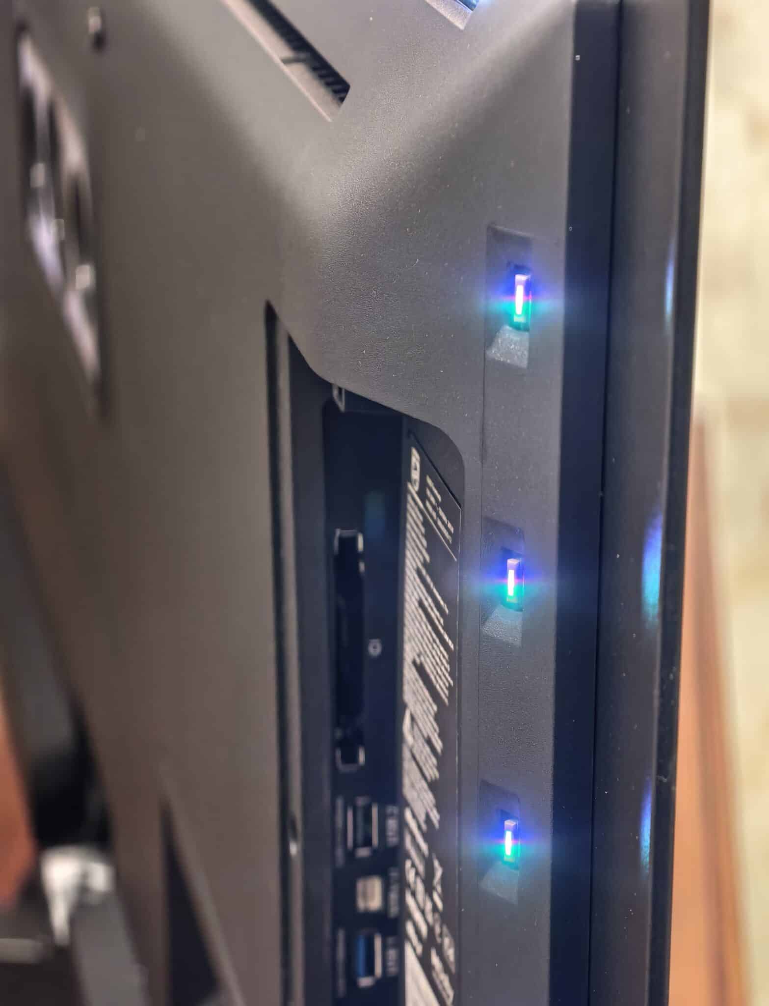 Philips OLED 820: телевизорът, който прави стените част от филма