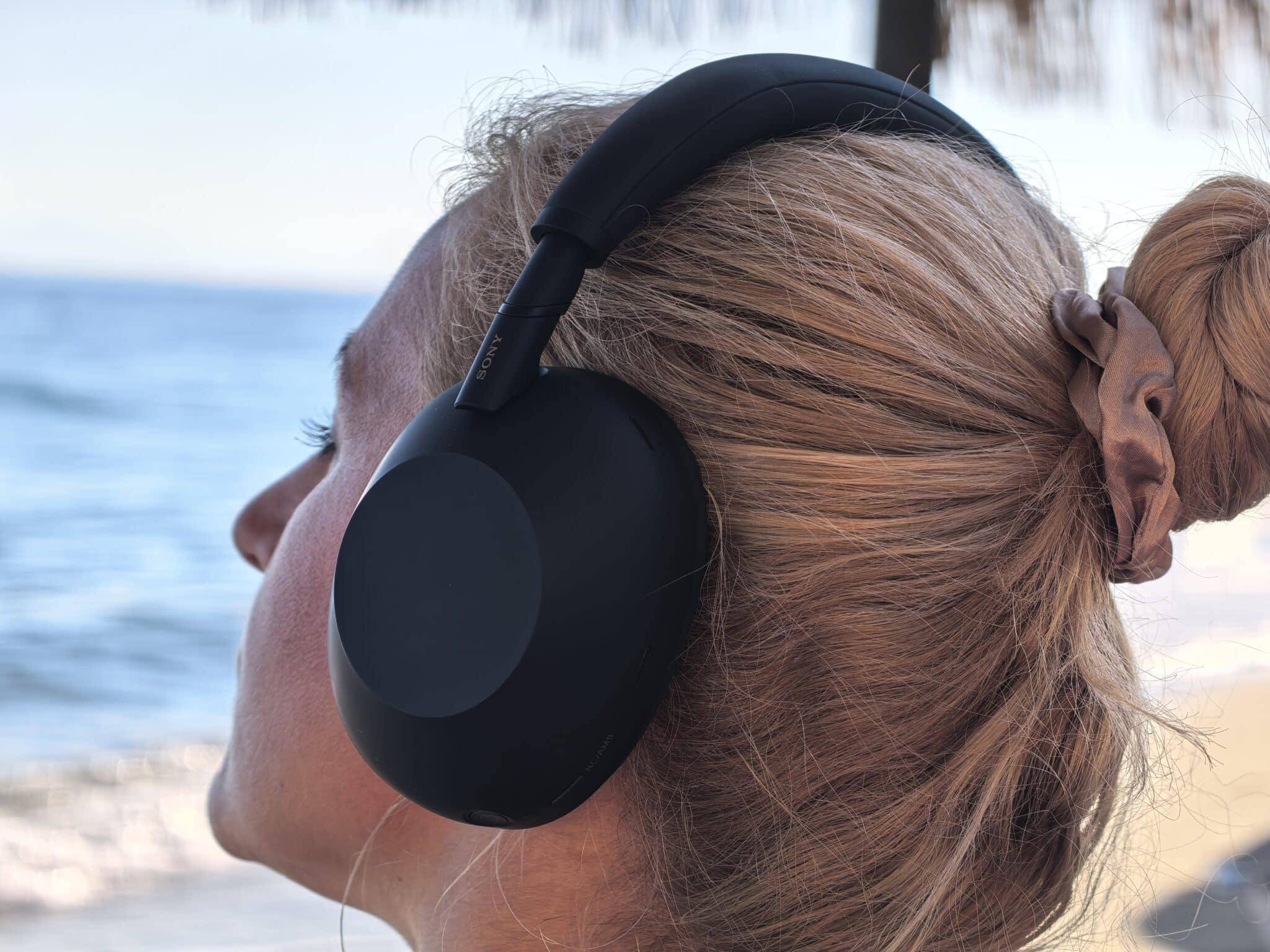 Sony WH-1000XM6 – когато технологията не само се чува, а се усеща