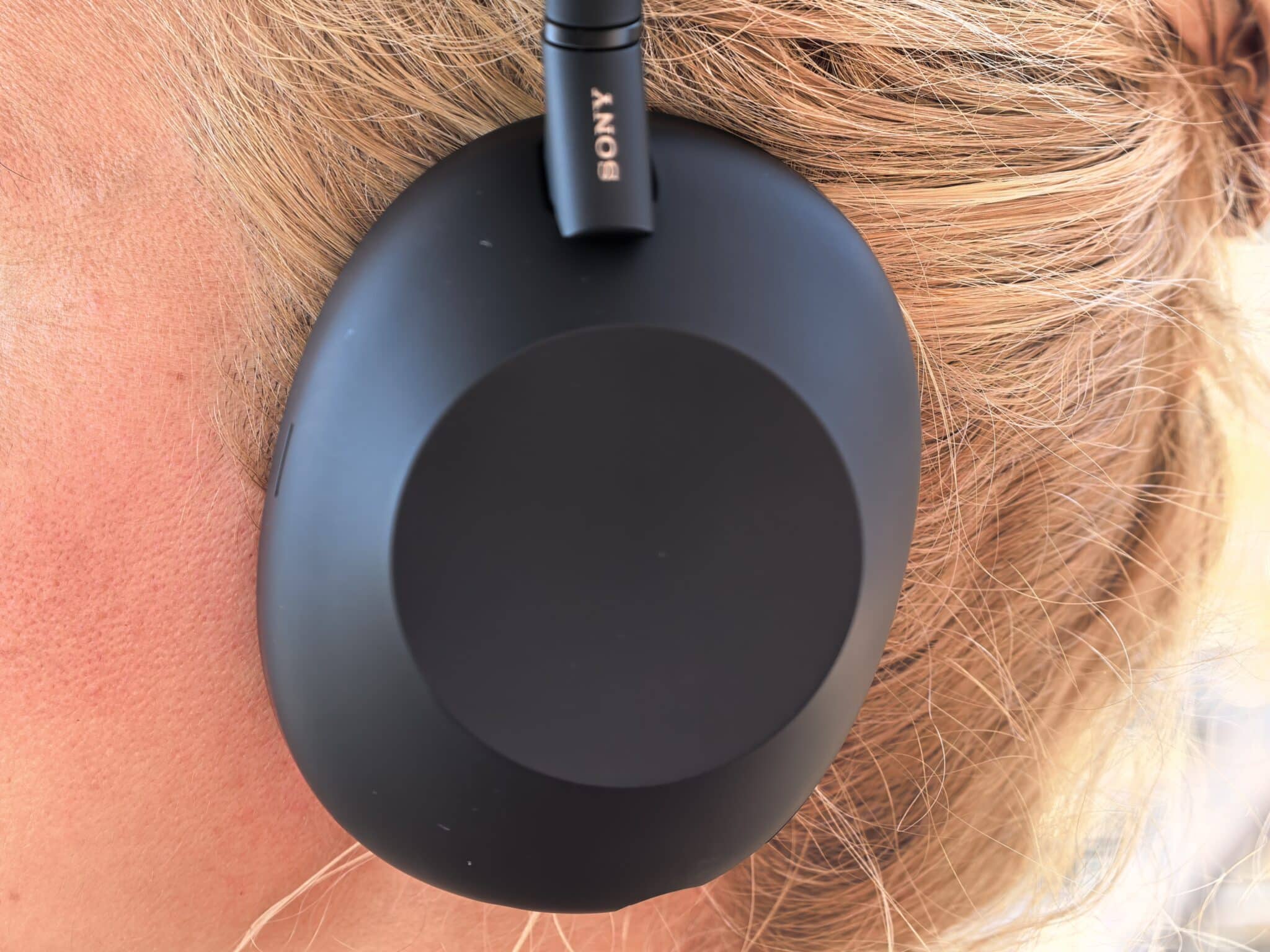 Sony WH-1000XM6 – когато технологията не само се чува, а се усеща