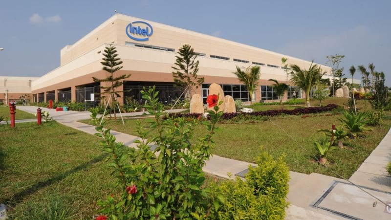 Intel увеличава инвестициите в доставчиците на чипове и възлага маркетинга на външни изпълнители