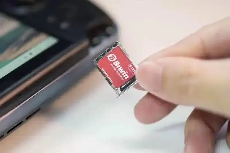 Китайската компания Bwin представи SSD, по-малко от монета с капацитет до 2TB