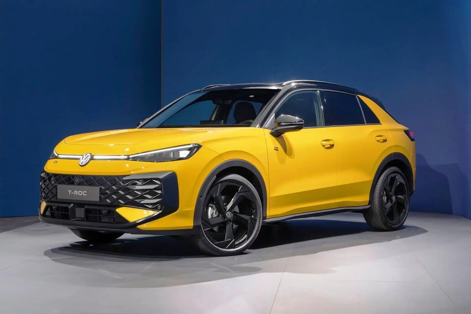 Изцяло новият Volkswagen T-Roc: по-големи размери, радикално променен интериор и различни хибридни версии