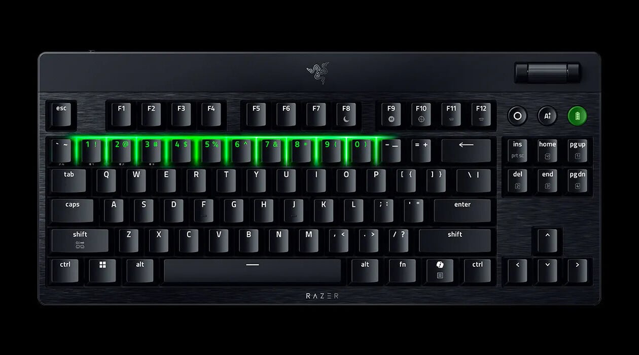 Razer пусна нископрофилни версии на механичните геймърски клавиатури BlackWidow V4 HyperSpeed