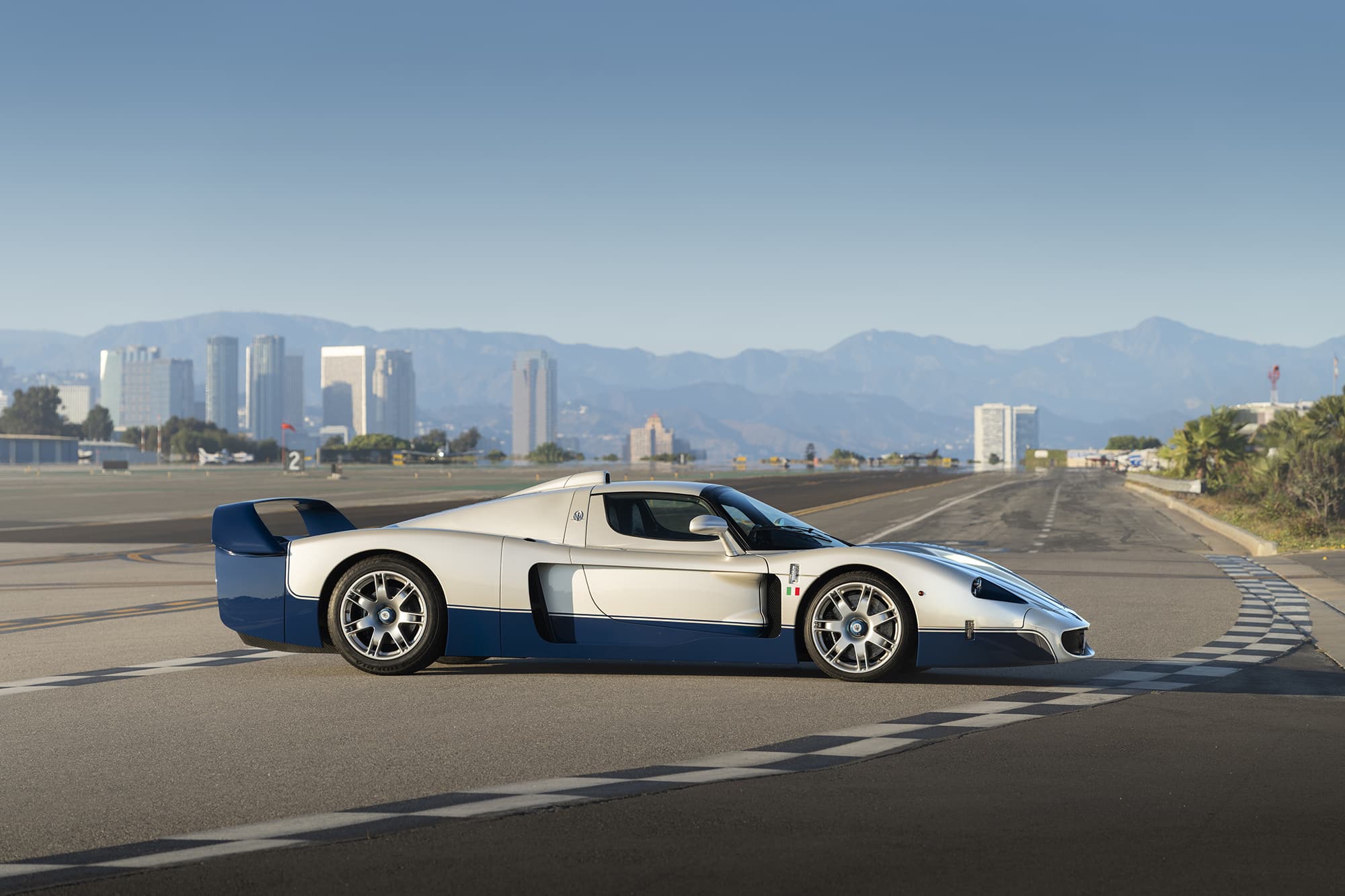 Maserati MC12 Stradale от 2005 г. бе продаден за над 5 милиона долара